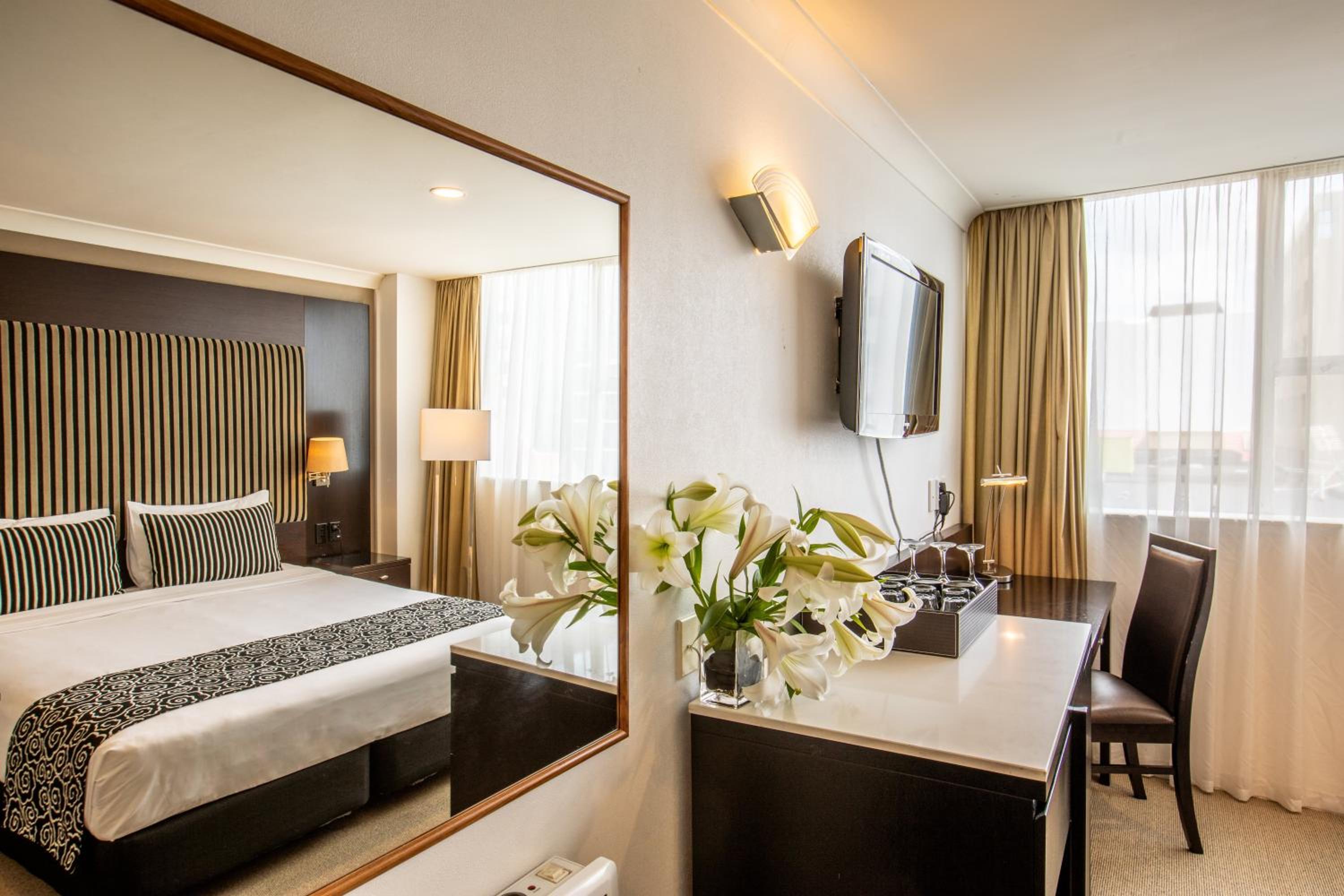 Superior Queen Room With Air Conditioning - Photo 7
