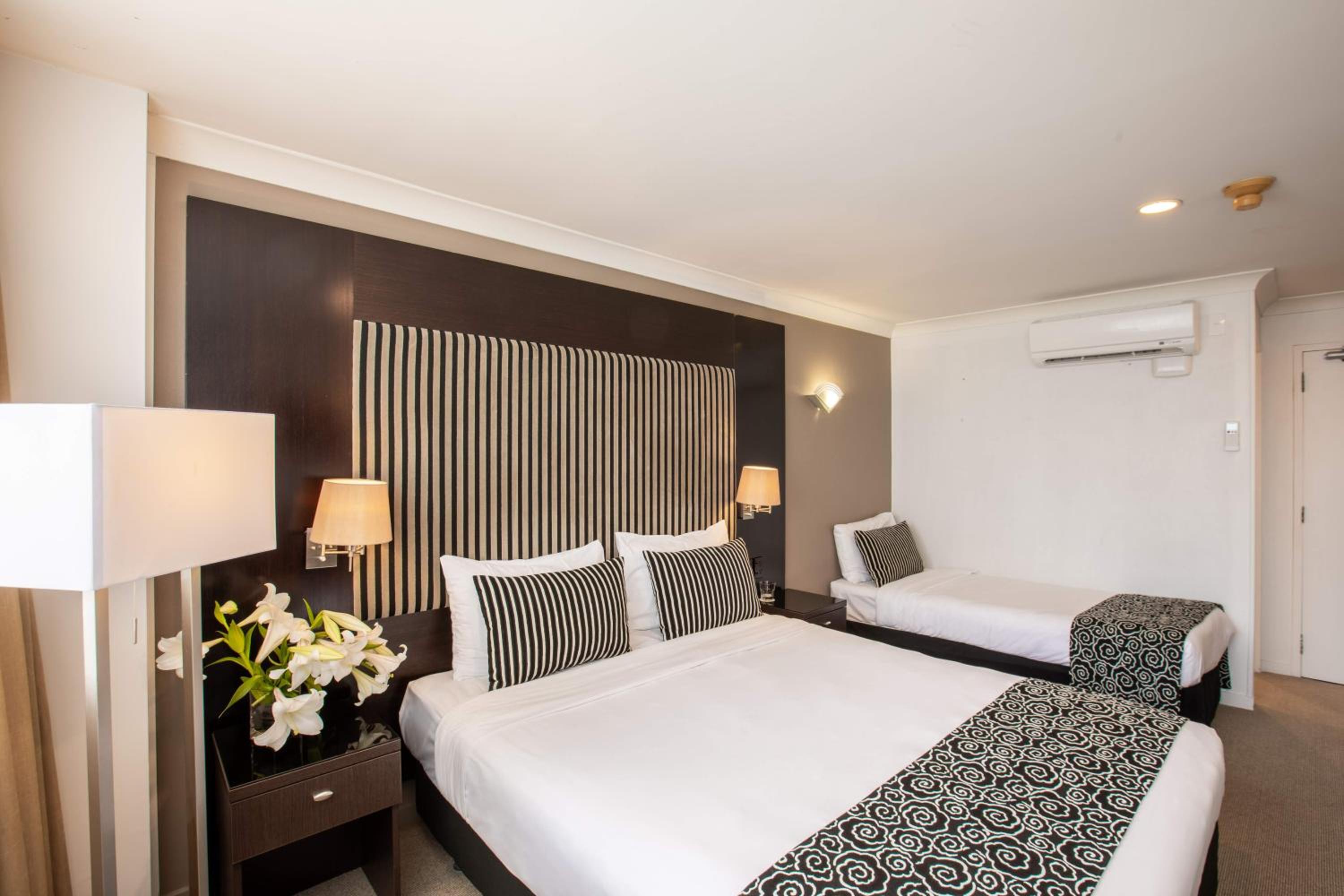 Superior Double Room with Two Double Beds - Photo 5