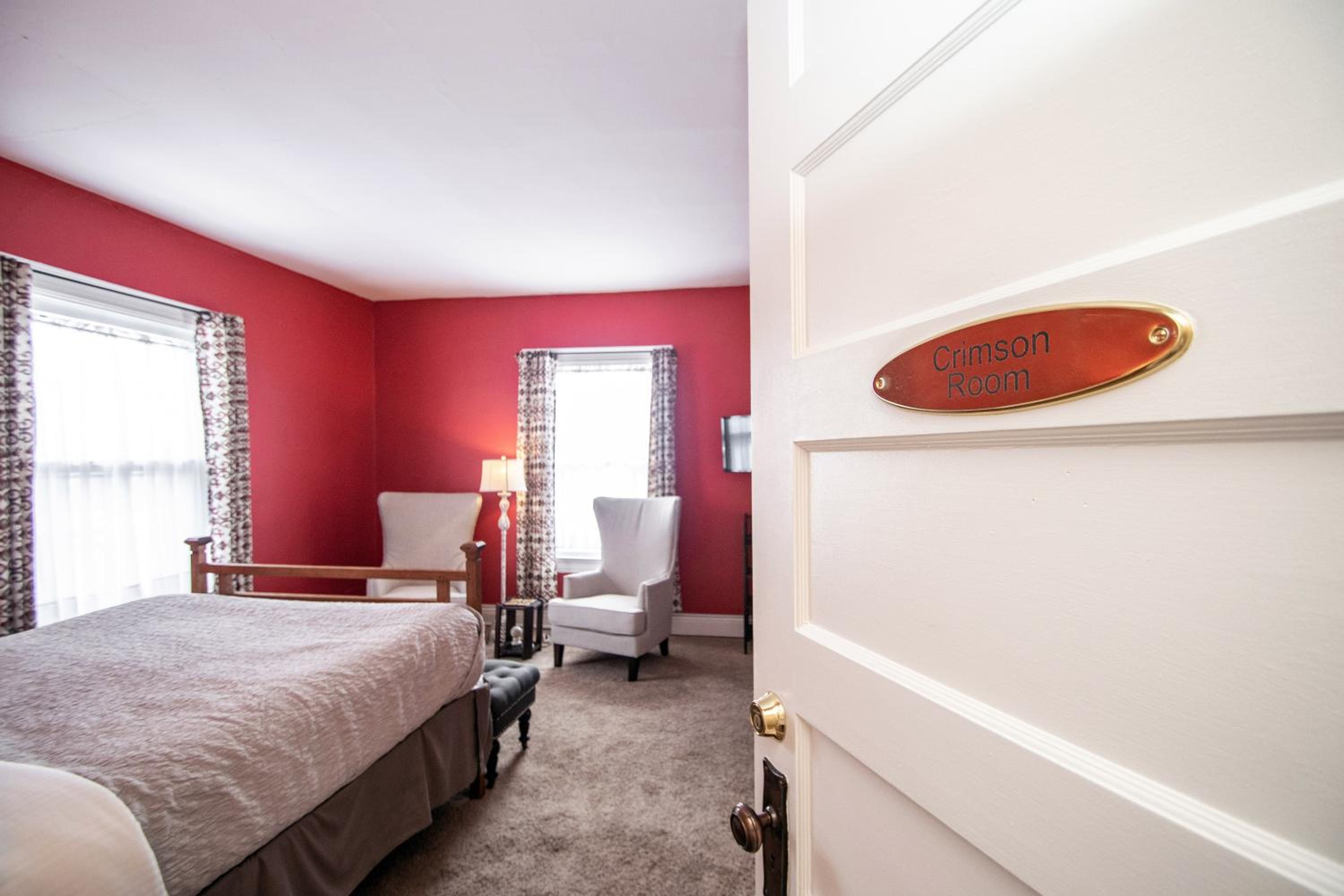 Queen Room (Crimson) photo 2