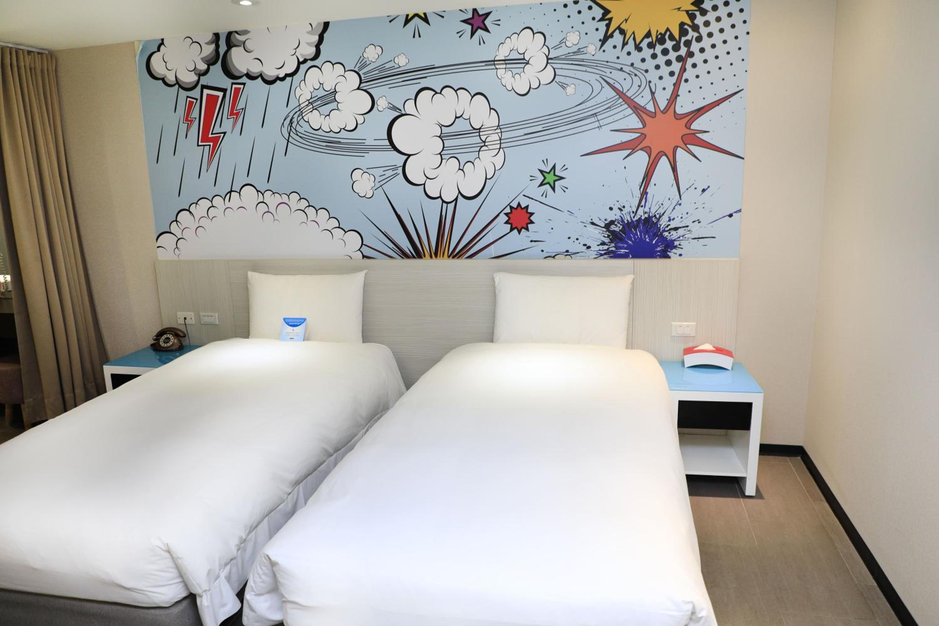 Budget Twin Room - No Window photo 3