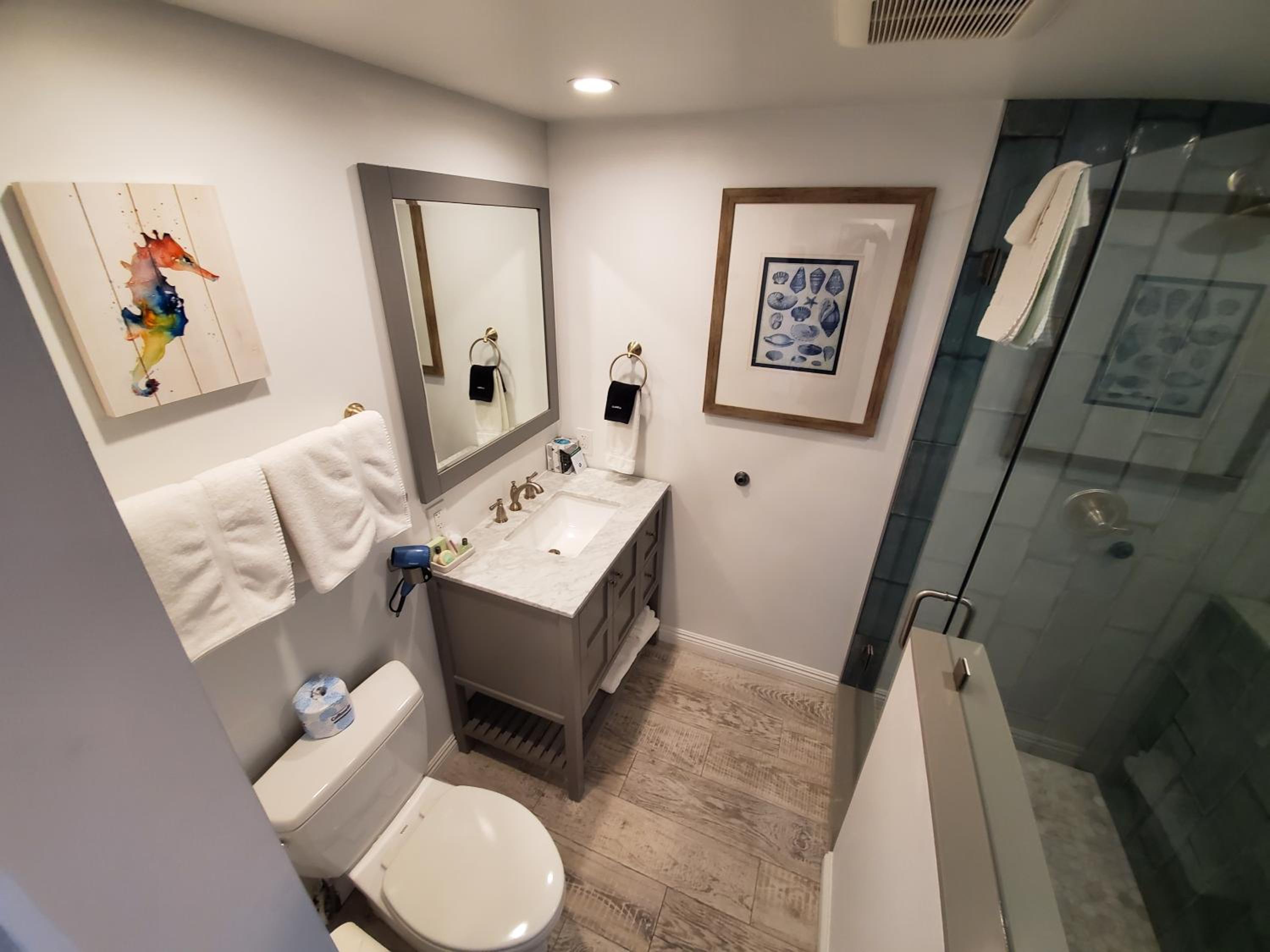 Queen Suite with Sea View - Photo 28