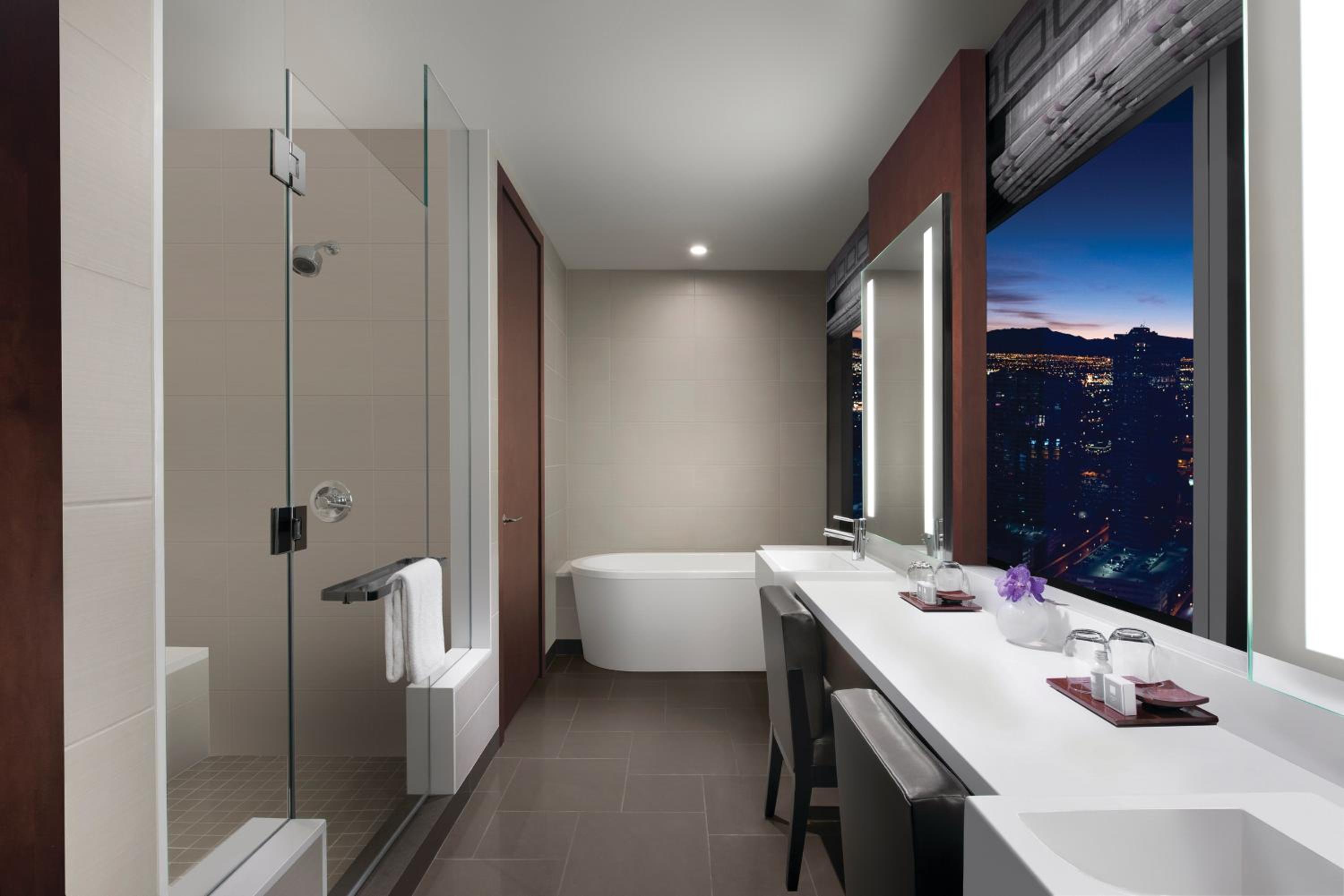 One Bedroom Penthouse Suite - Photo 4