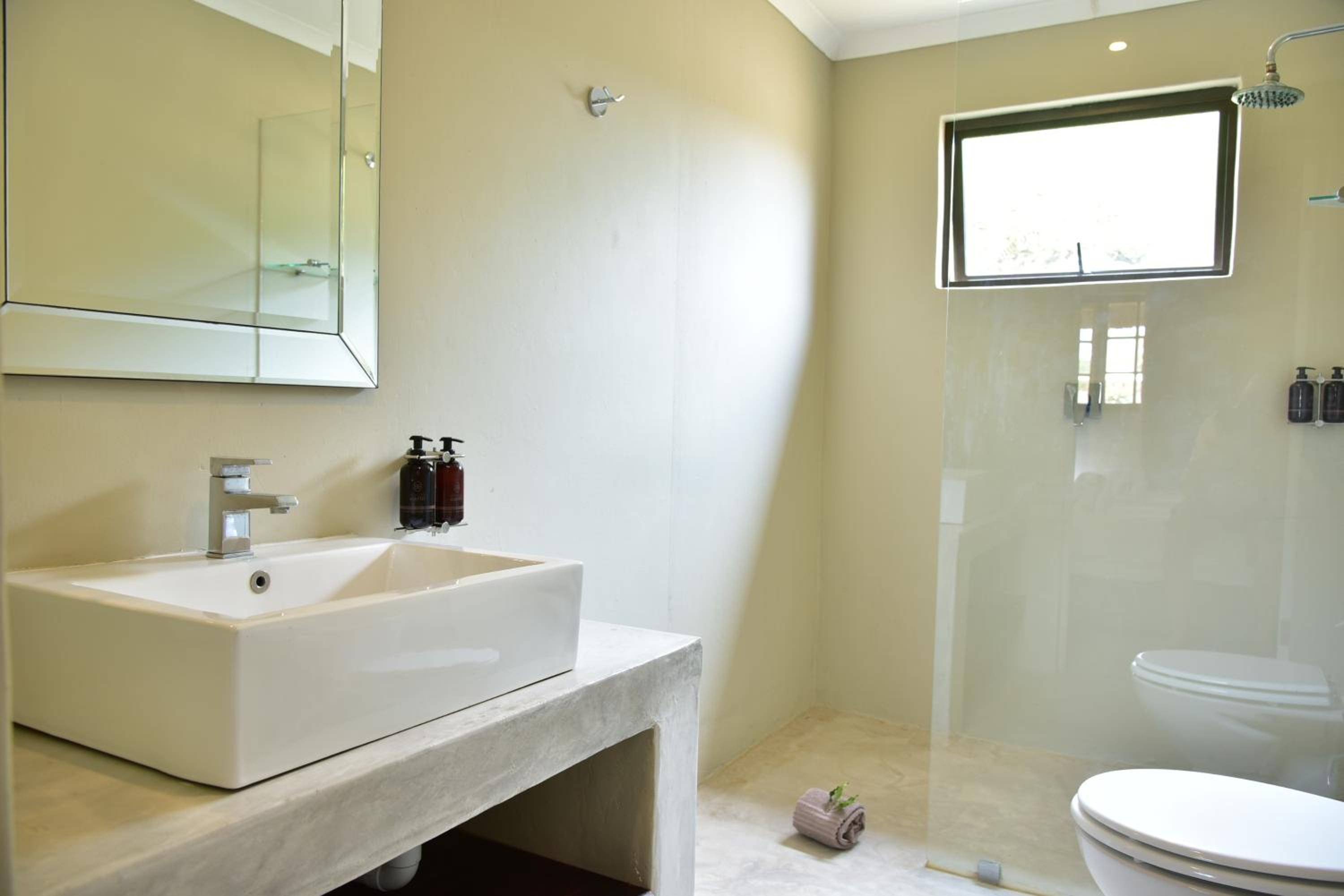 Standard Double or Twin Room - Photo 4