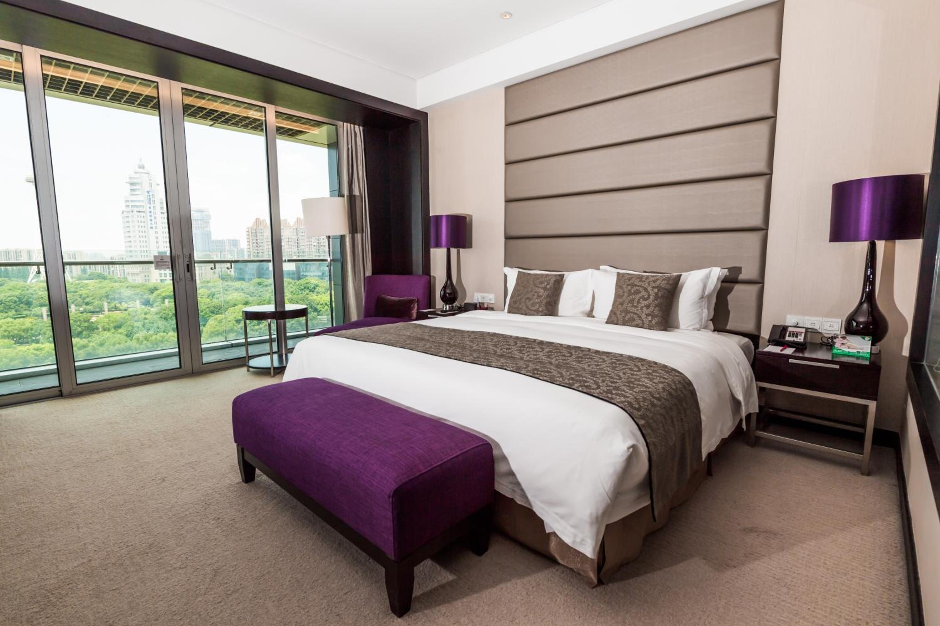 Premium King Room - Photo 1