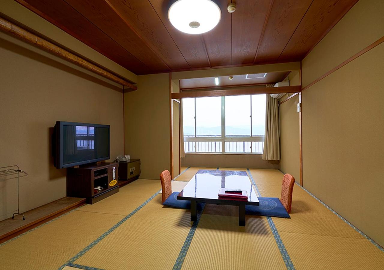Japanese-Style Room with Shared Bathroom photo 3