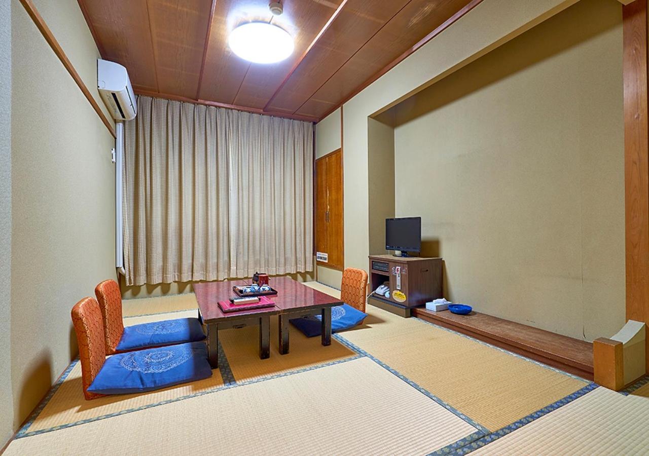 Japanese-Style Twin Room with Shared Bathroom photo 1