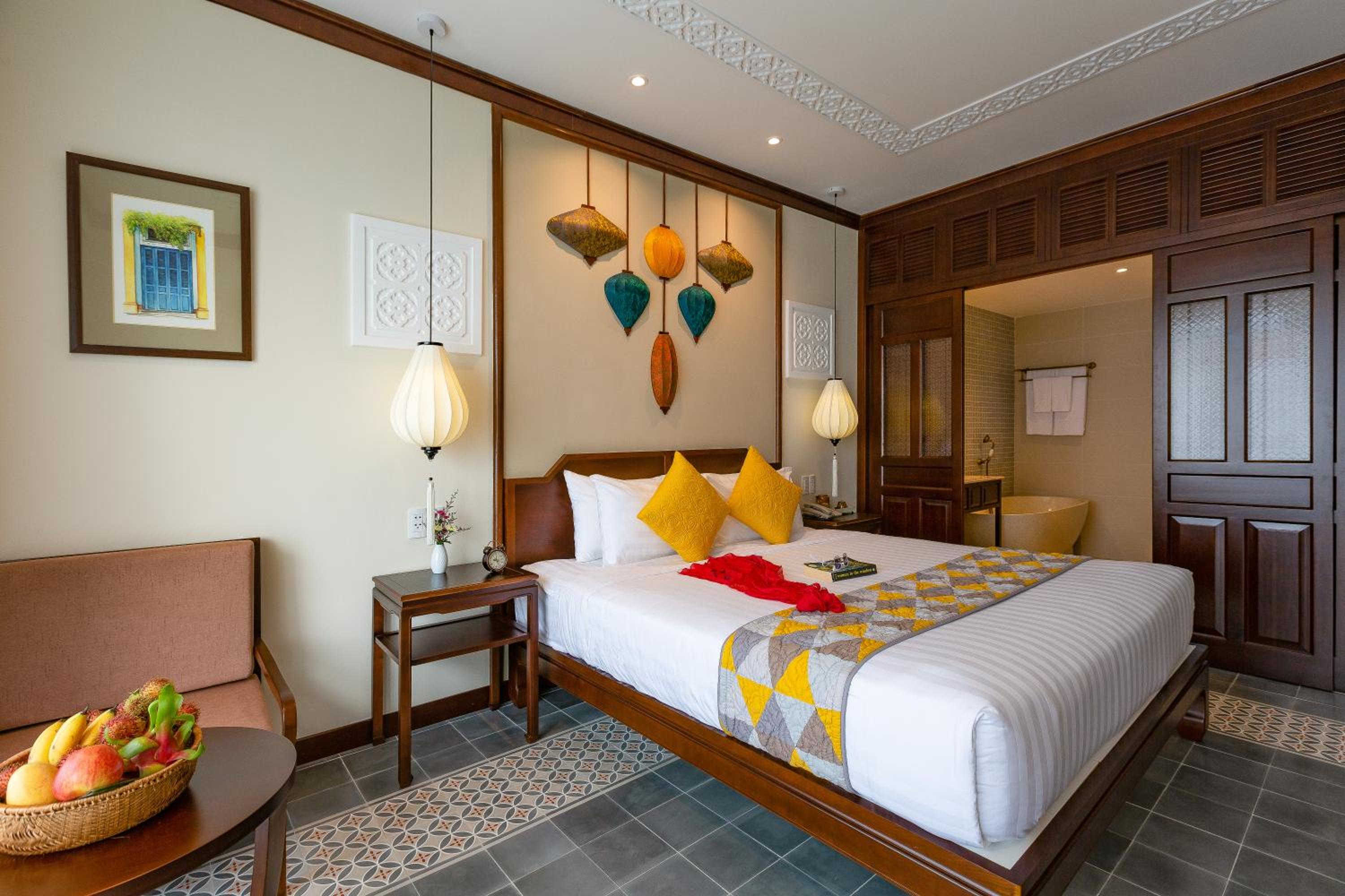 Junior Queen/Twin Suite, Bathtub, Balcony with Tranquil Meadow View - Photo 3