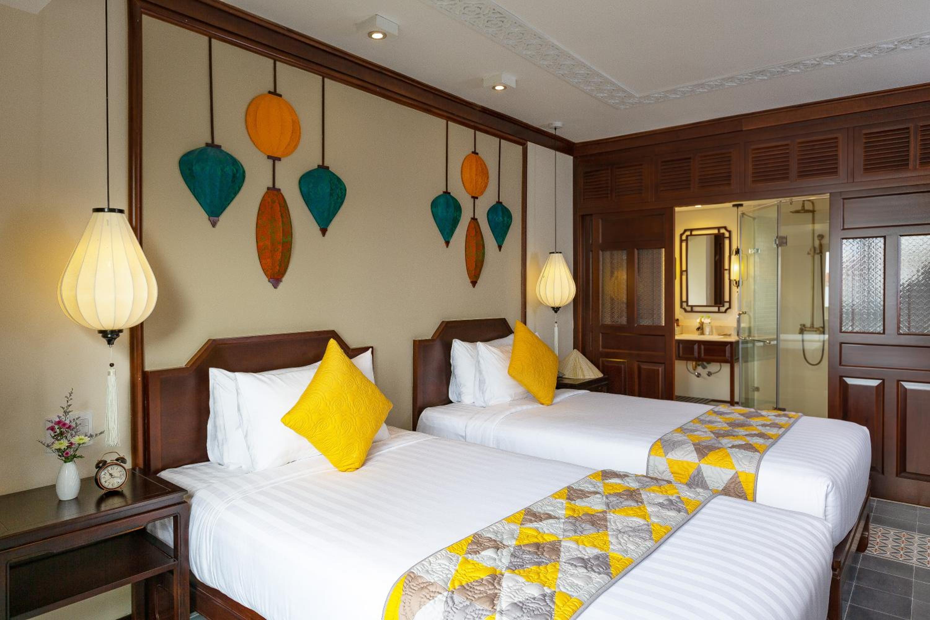 Junior Queen/Twin Suite, Bathtub, Balcony with Tranquil Meadow View - Photo 6
