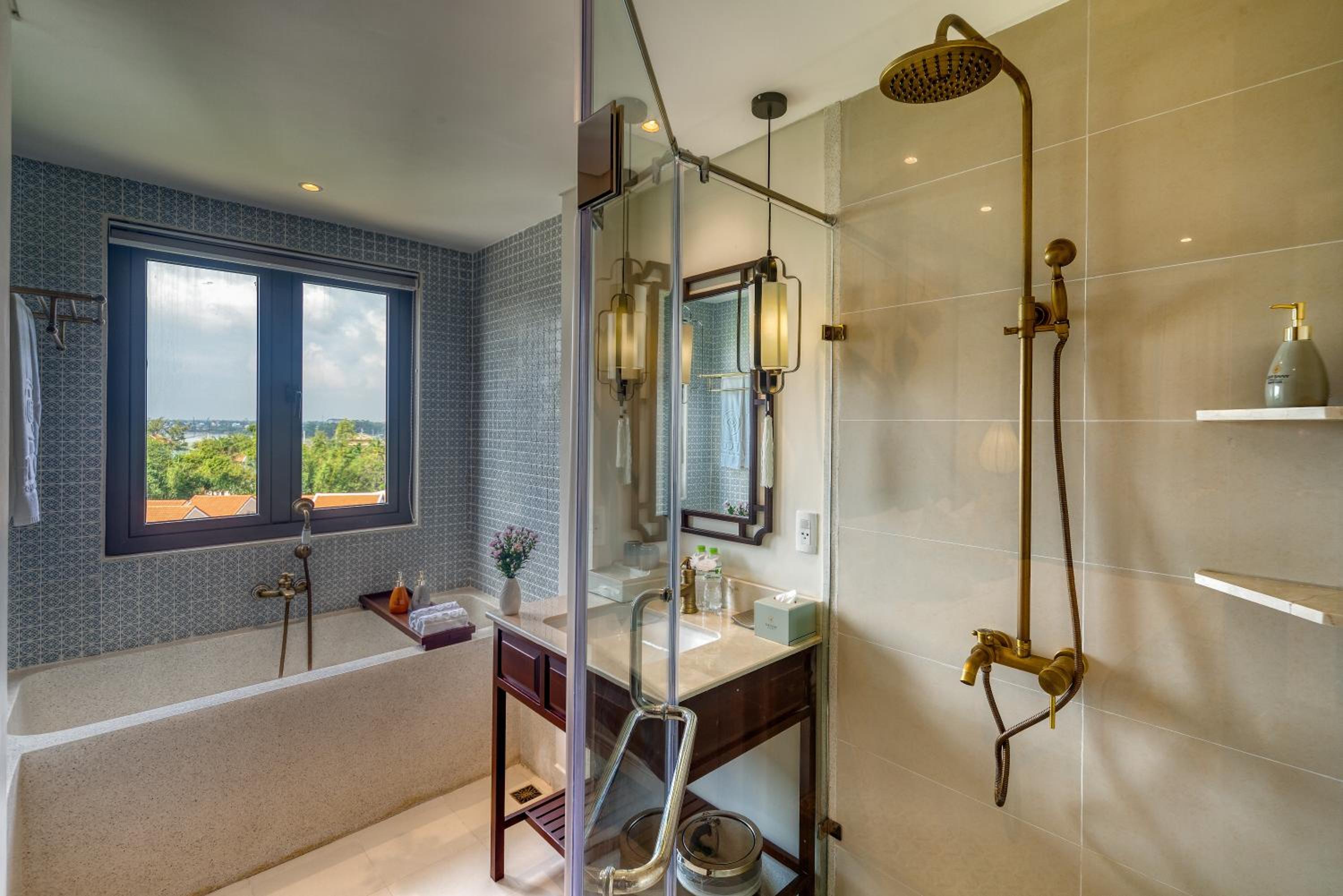 Savvy King/Twin Suite, Bathtub, Balcony with Riverside View - Photo 22