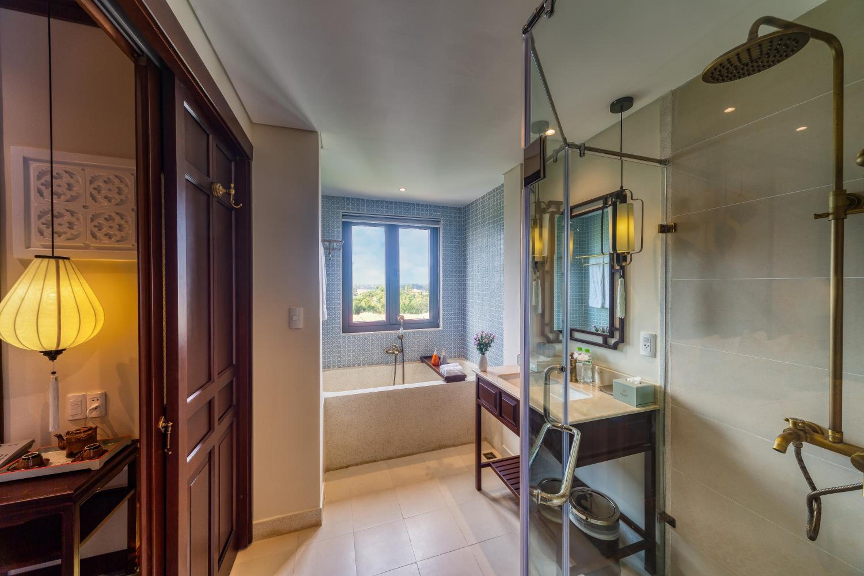 Savvy King/Twin Suite, Bathtub, Balcony with Riverside View - Photo 23