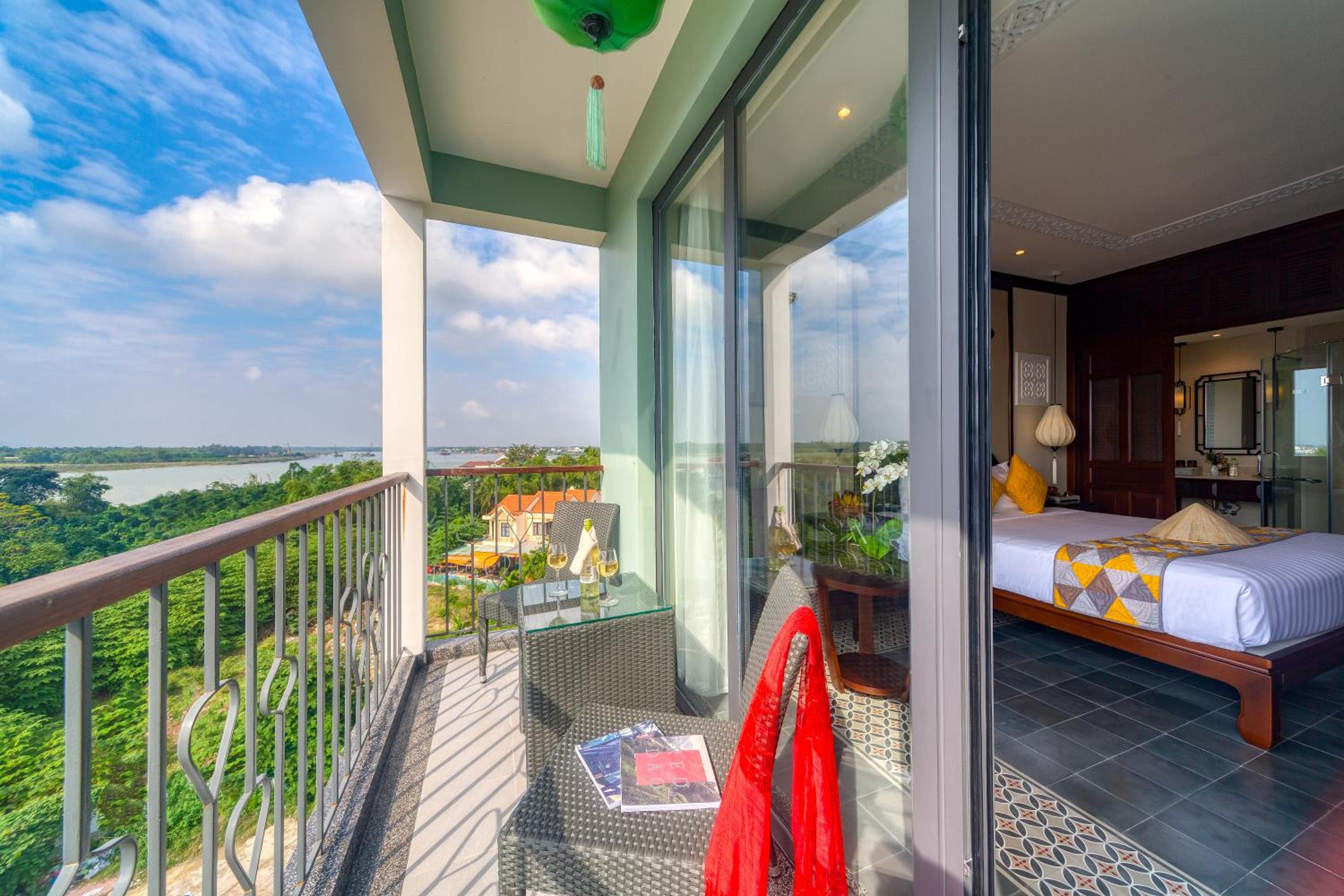 Savvy King/Twin Suite, Bathtub, Balcony with Riverside View - Photo 24