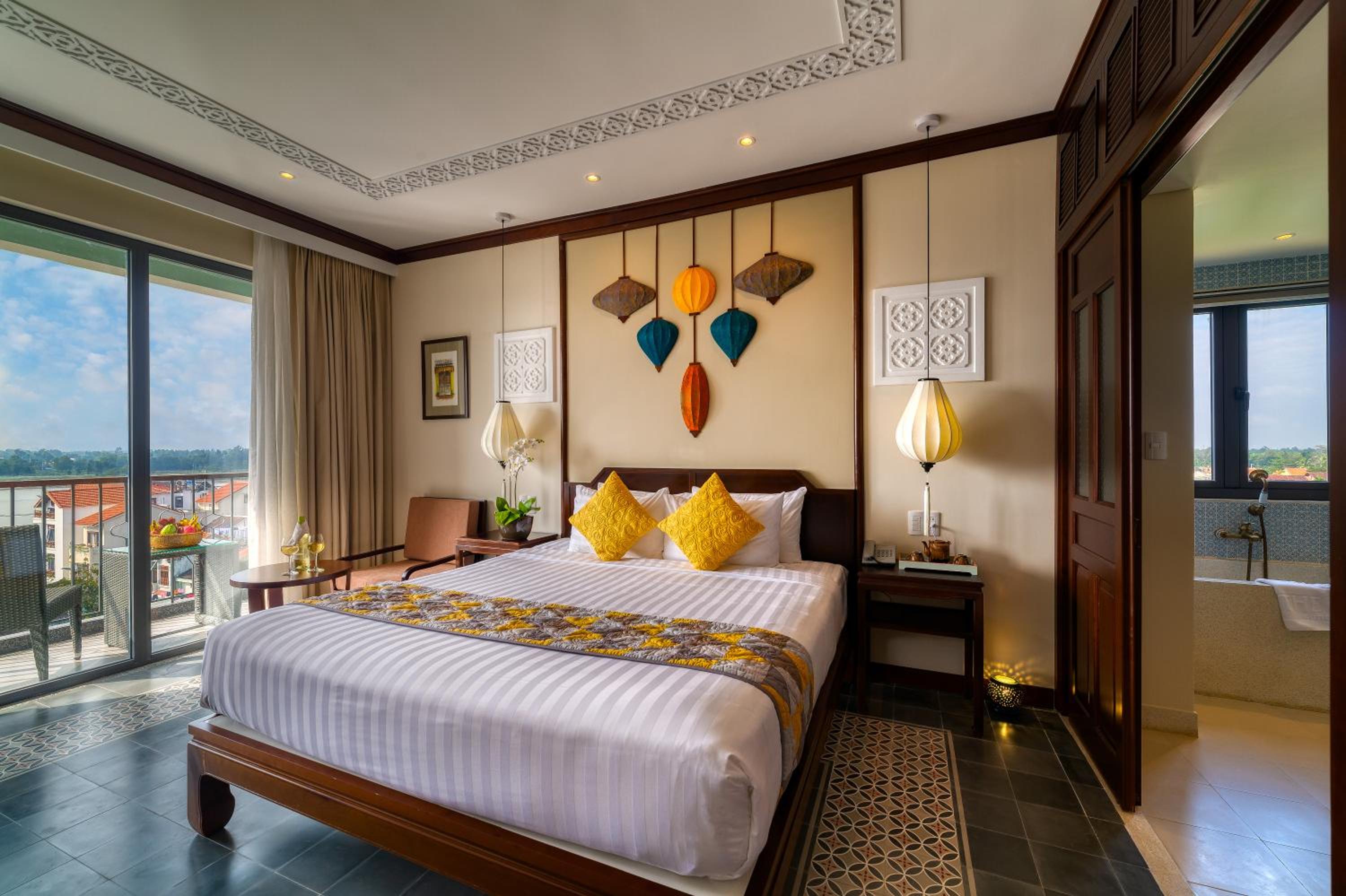 Savvy King/Twin Suite, Bathtub, Balcony with Riverside View - Photo 25