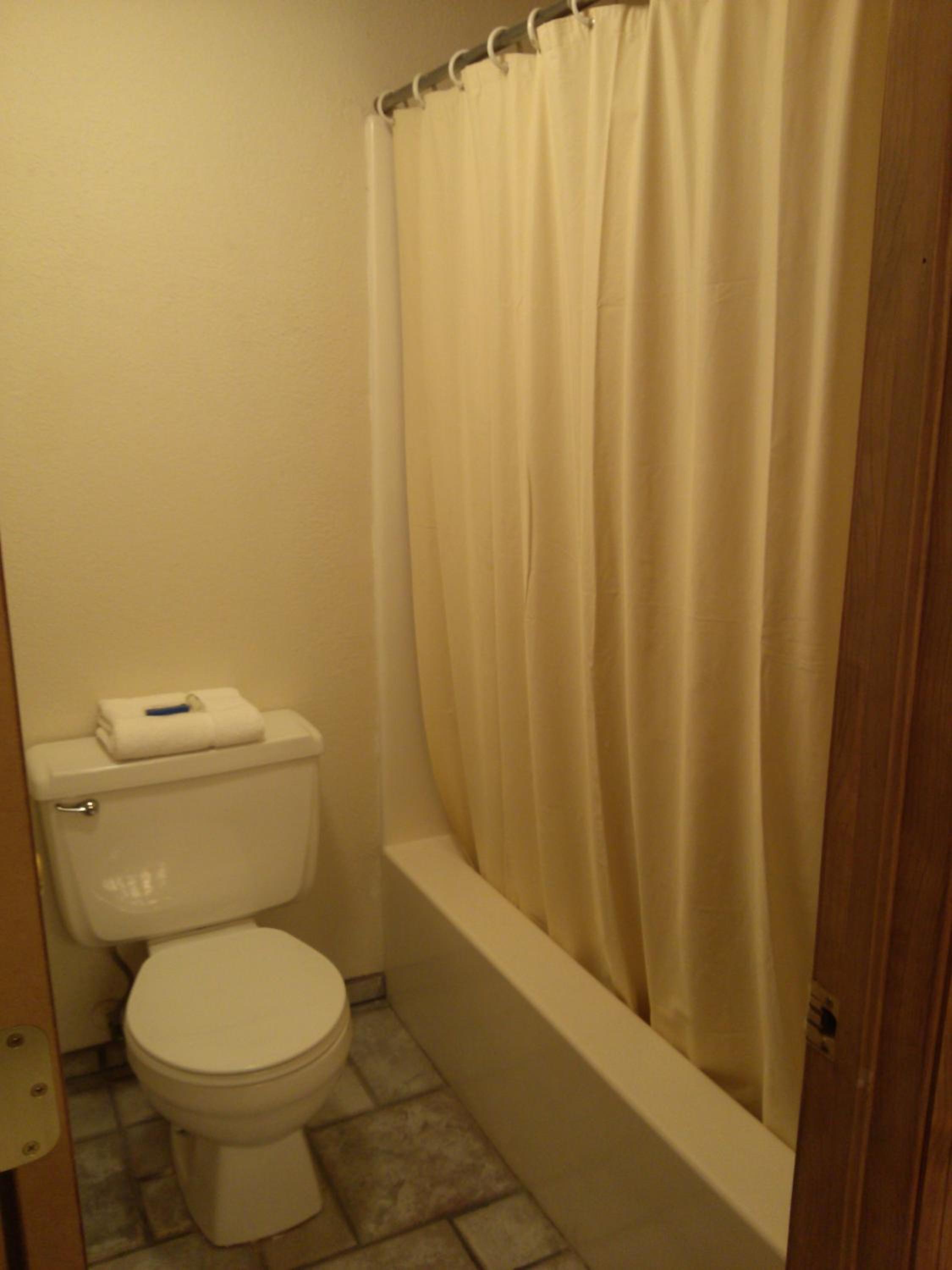 Queen Room photo 2