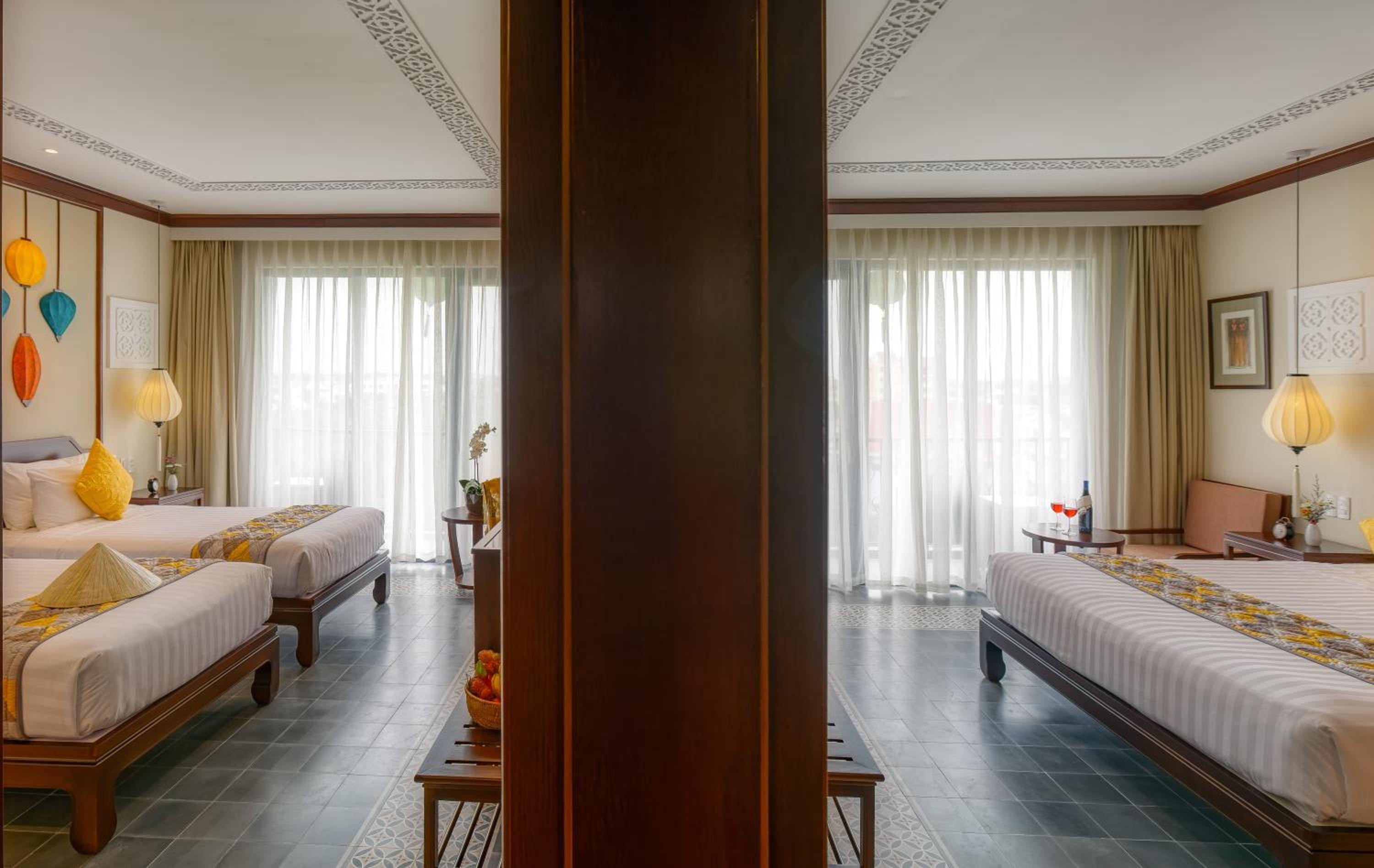 Savvy Family Connecting Suite, Bathtub, Balcony with Riverside View - Photo 17