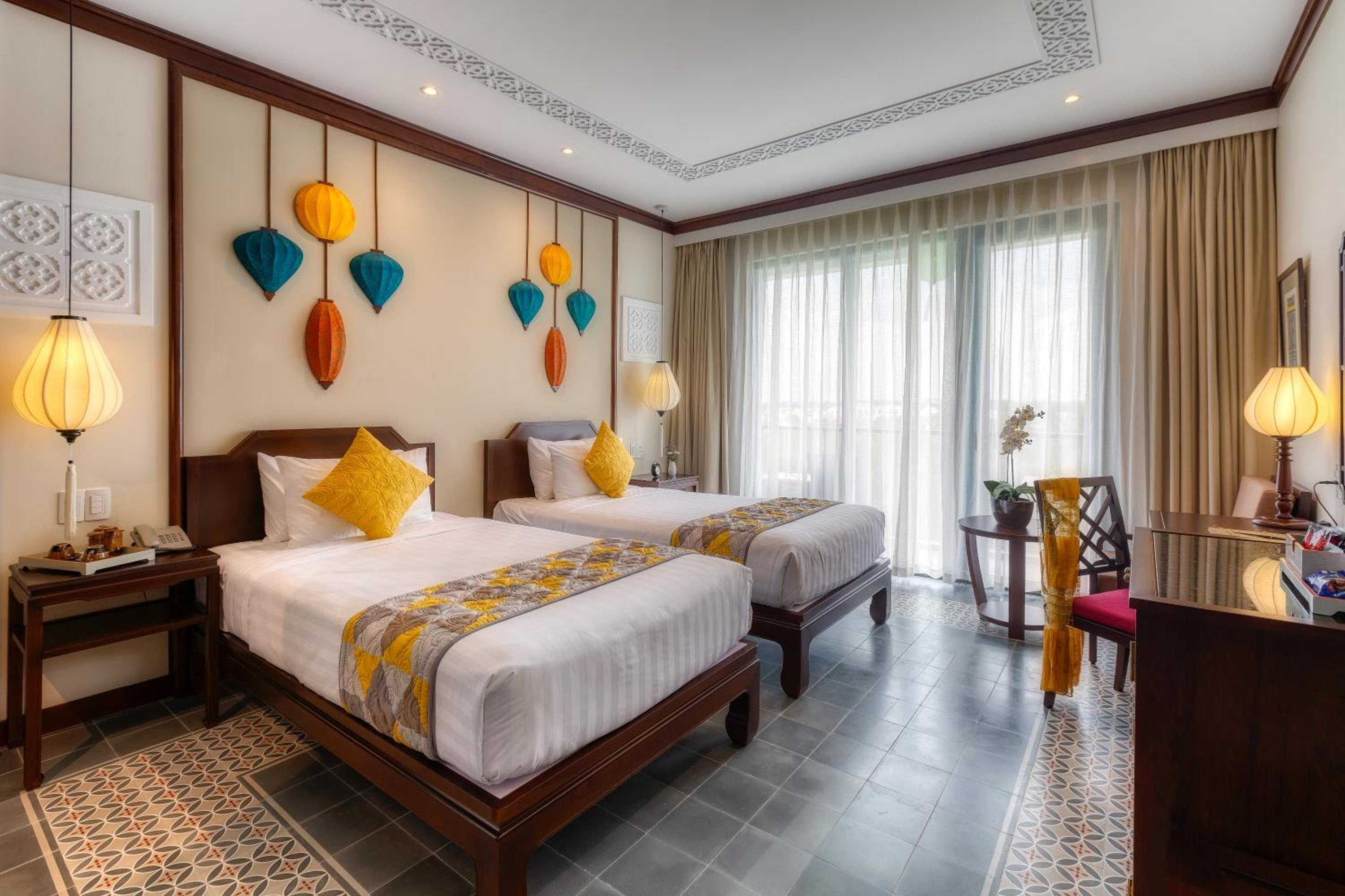 Savvy Family Connecting Suite, Bathtub, Balcony with Riverside View - Photo 15
