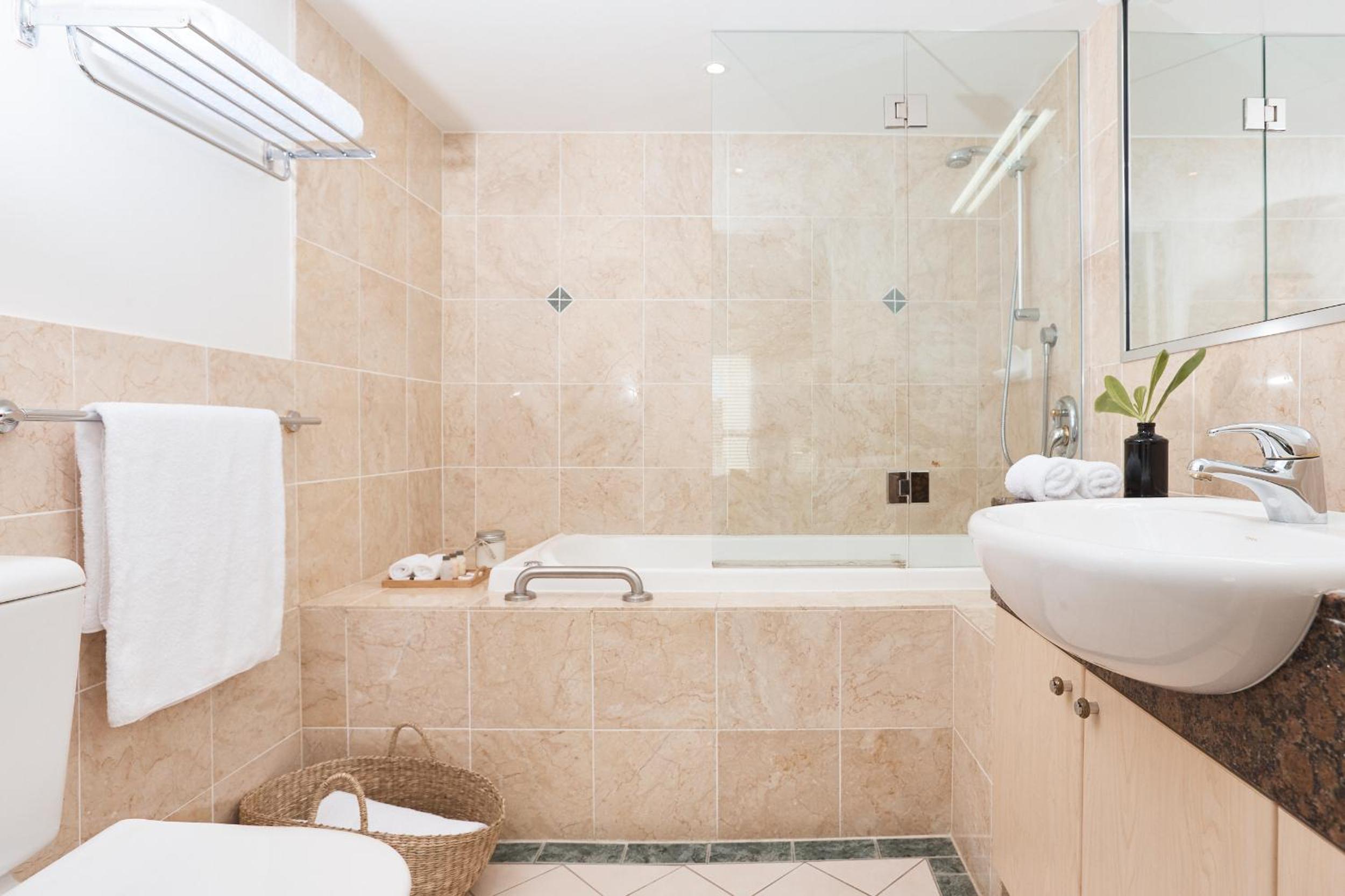 Four-Bedroom Apartment with Sea Views + Free Car Hire photo 3