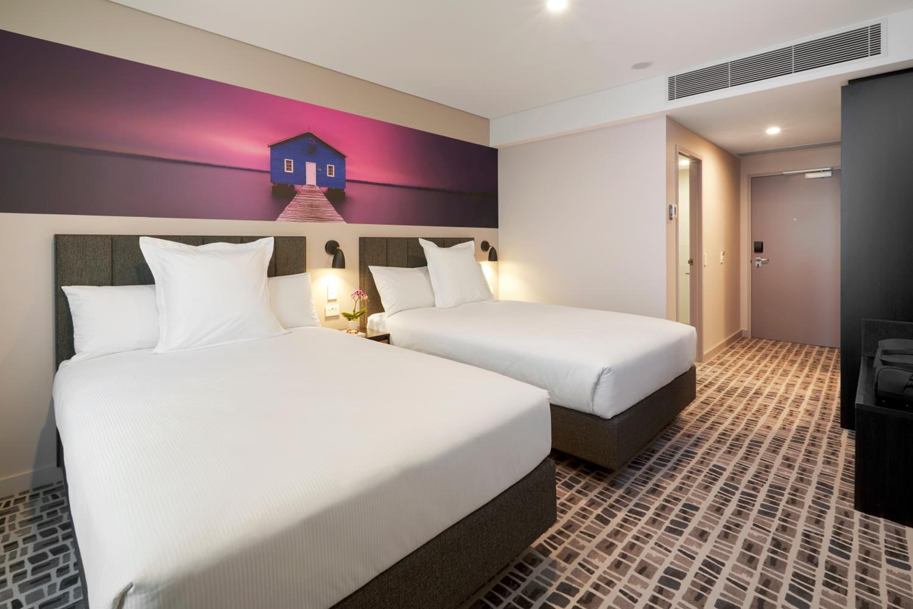 Superior Room with Two Double Beds - Photo 4