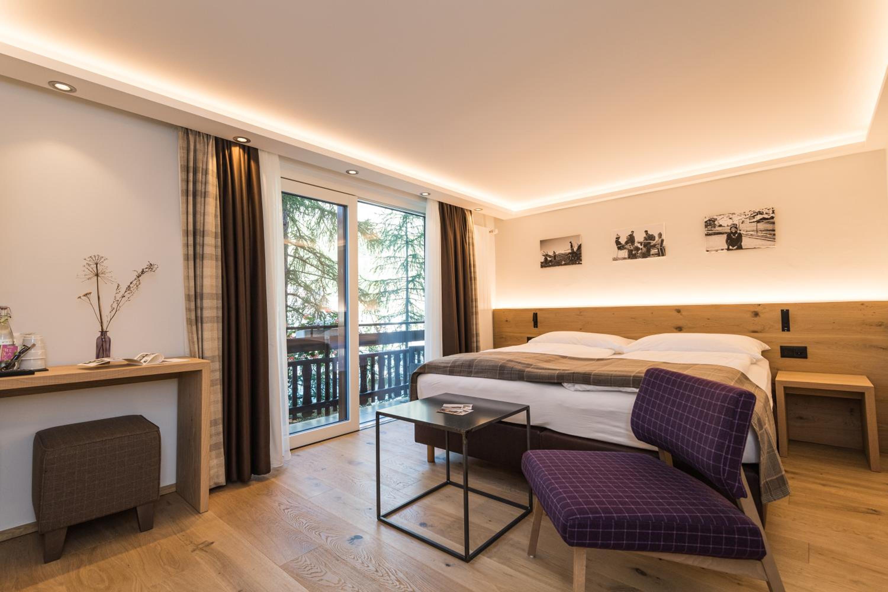 Chalet Double Room with Balcony and Matterhorn View - Photo 1