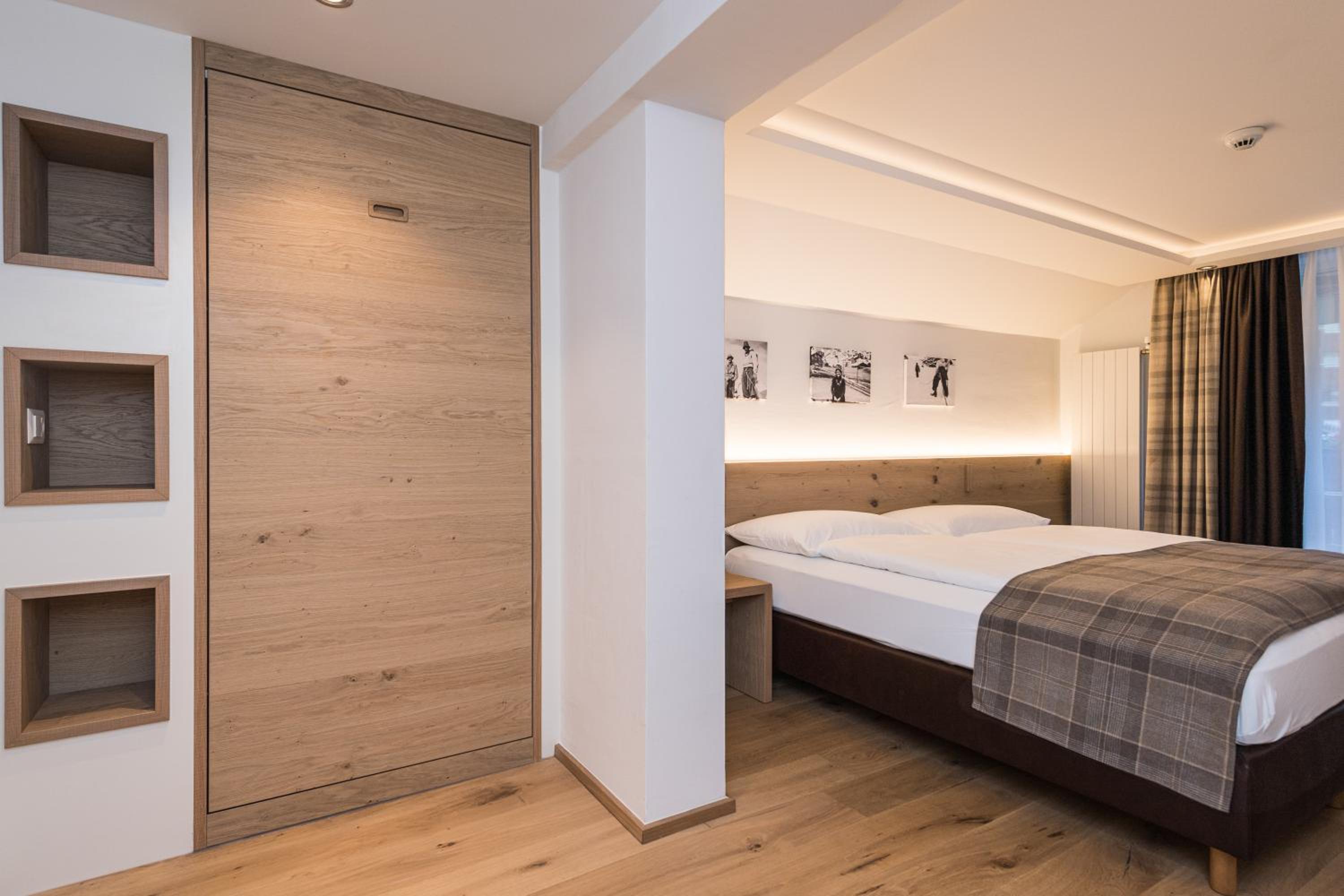 Chalet Double Room with Balcony and Matterhorn View - Photo 6