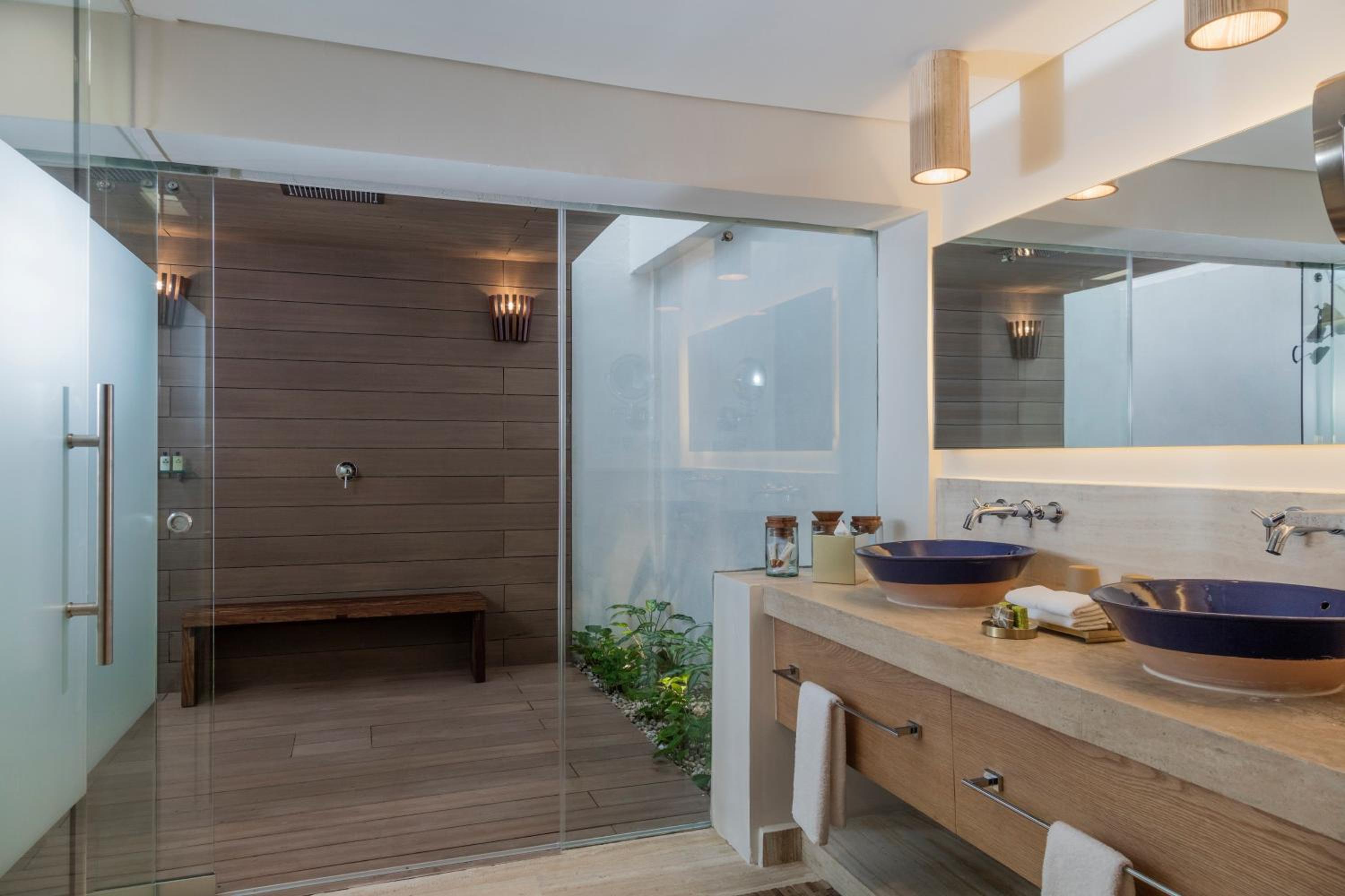 Two-Bedroom Suite with One King and Two Double Beds - Ocean View