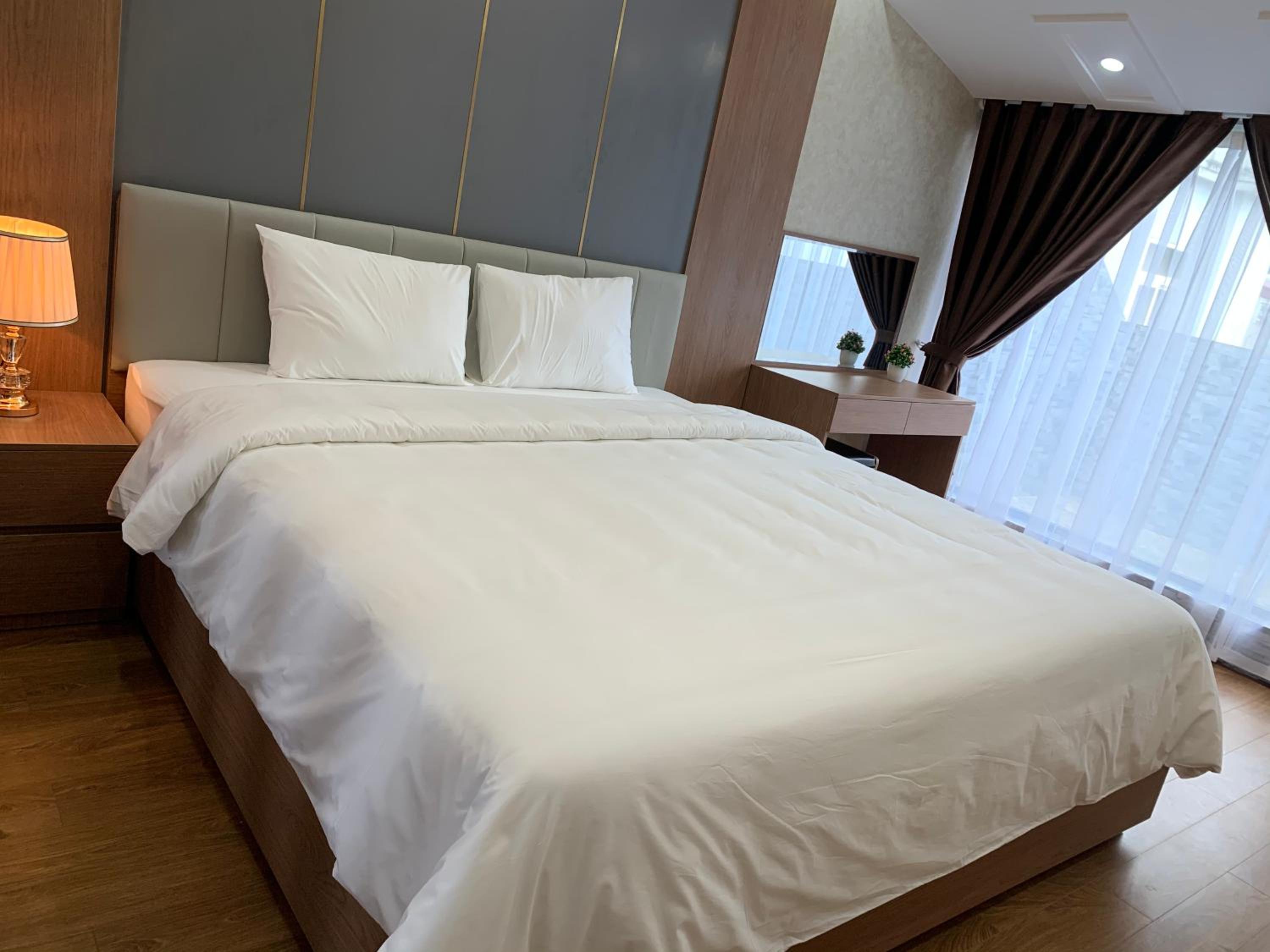 Queen Suite with Spa Bath