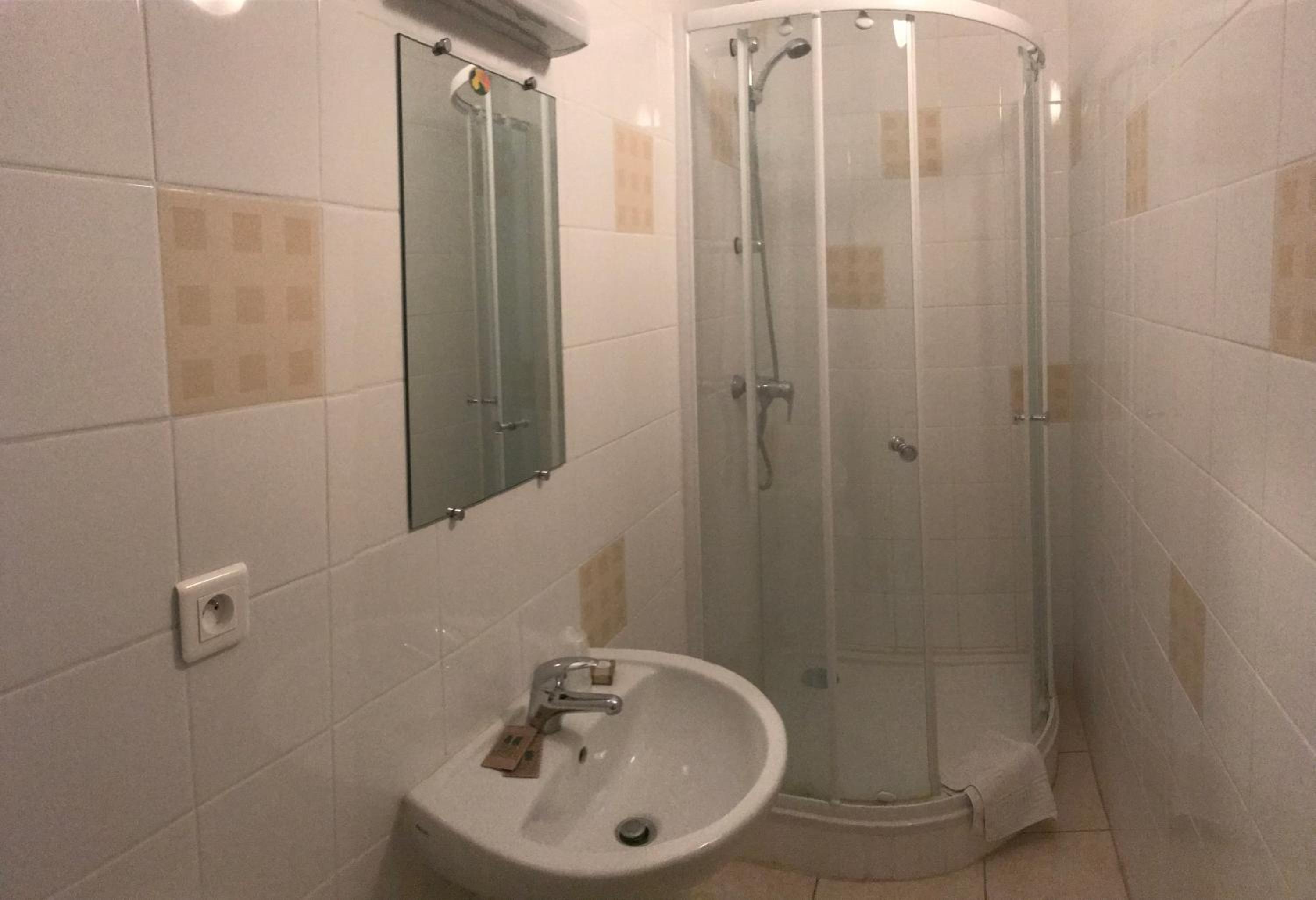 Double Room - Photo 3