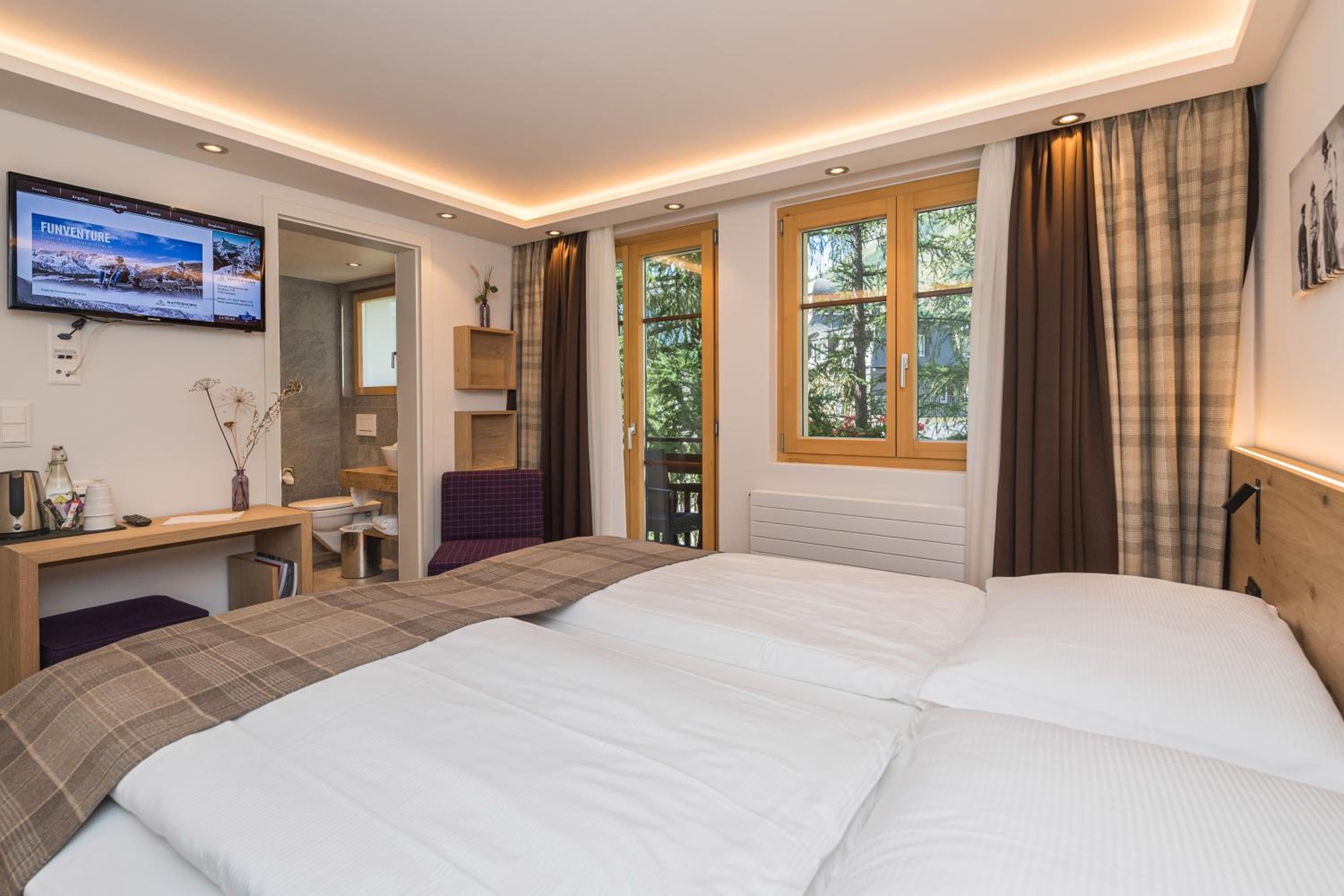 Basic Double or Twin Room with Balcony and Matterhorn View - Photo 1