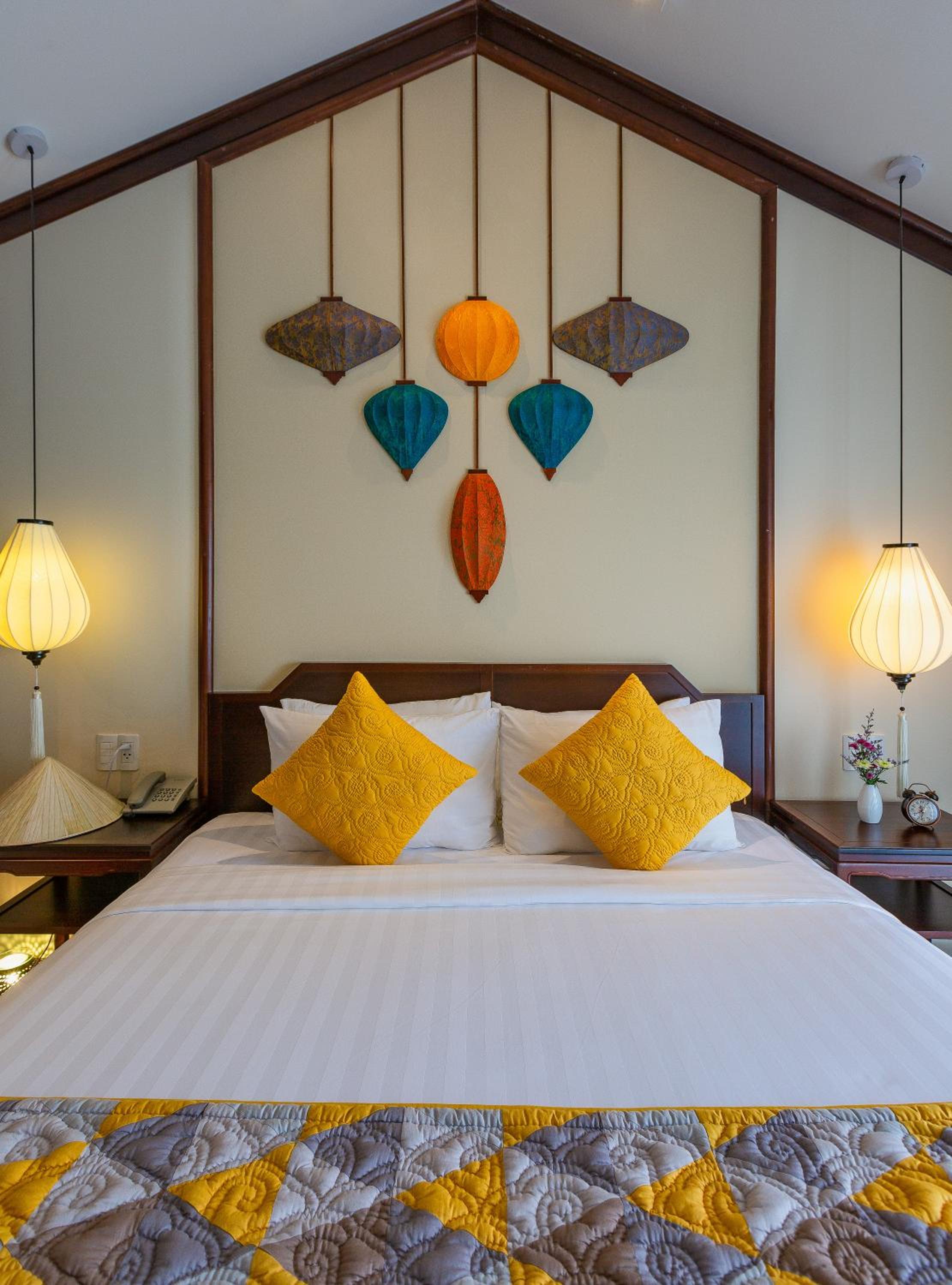 Savvy King/Twin Suite, Bathtub, Balcony with Riverside View - Photo 17
