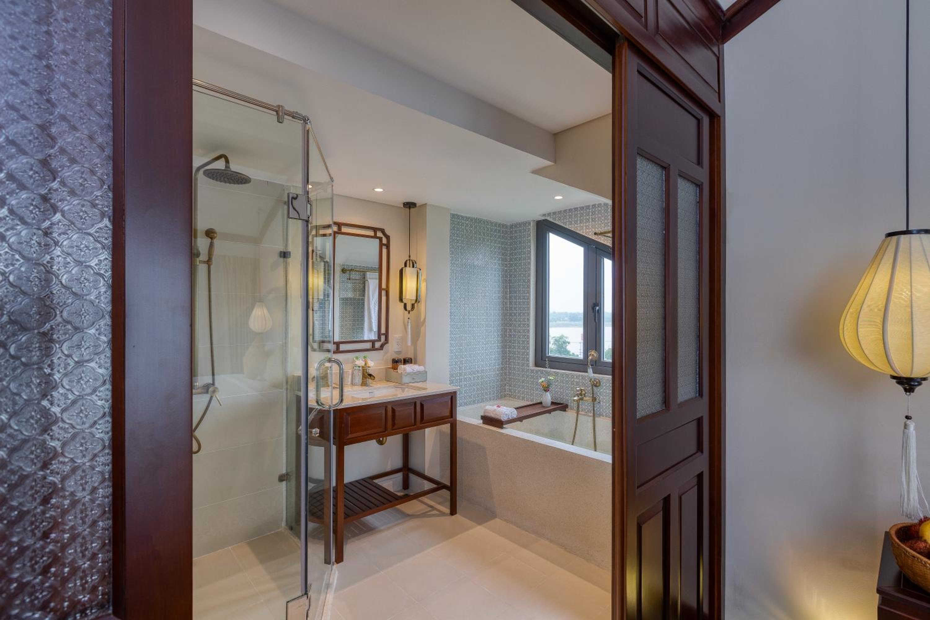 Savvy King/Twin Suite, Bathtub, Balcony with Riverside View - Photo 8