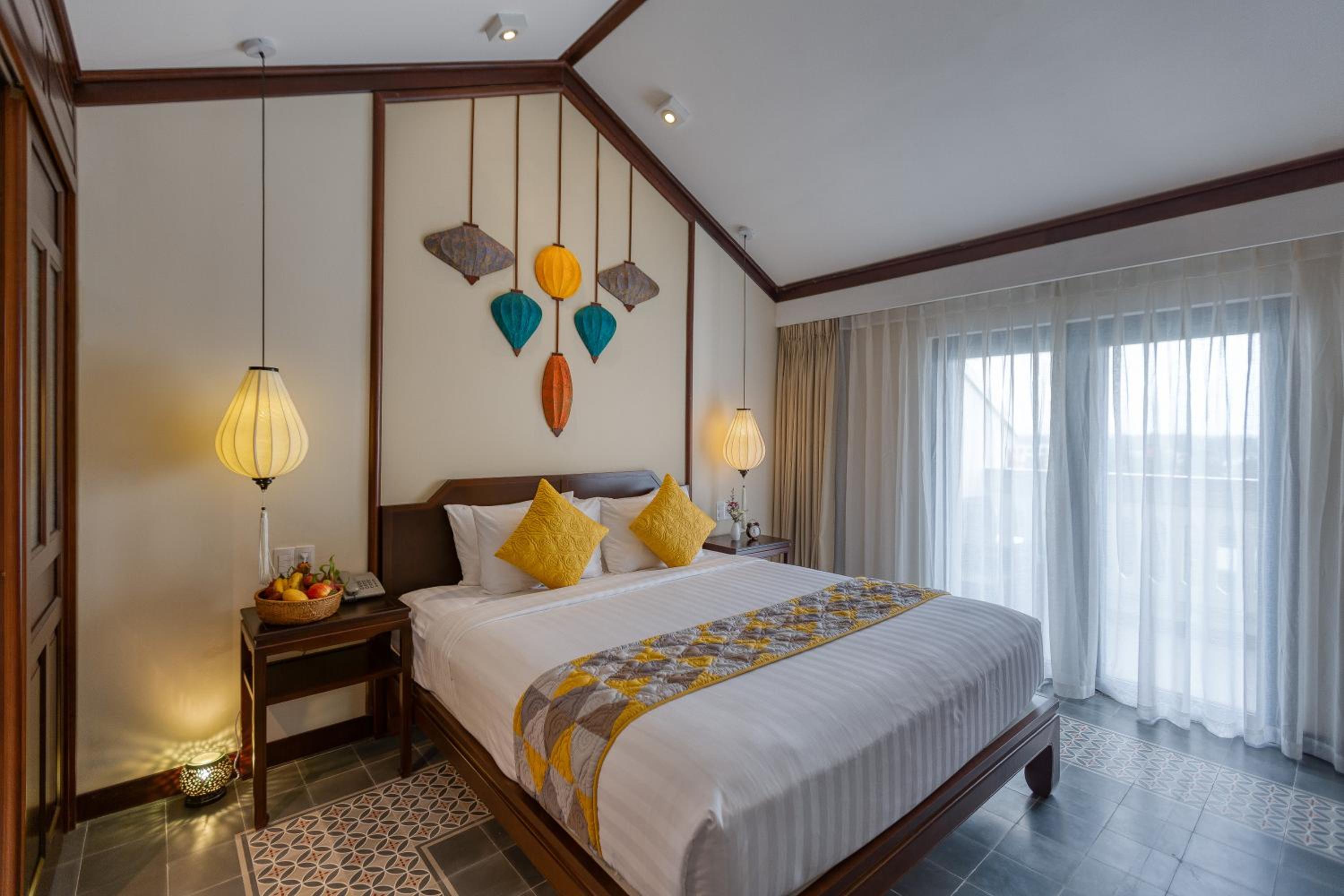 Savvy King/Twin Suite, Bathtub, Balcony with Riverside View - Photo 15