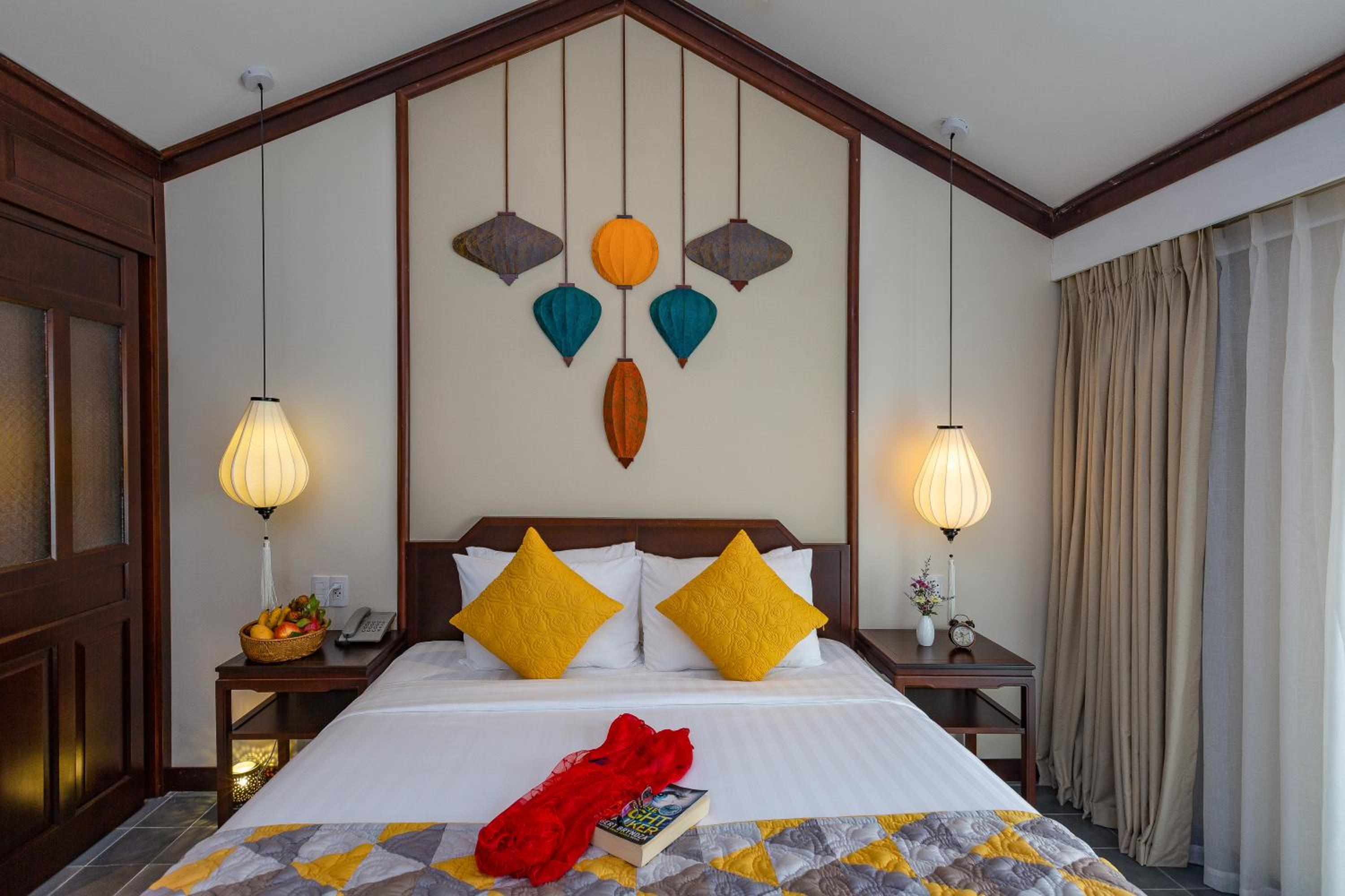 Savvy King/Twin Suite, Bathtub, Balcony with Riverside View - Photo 16