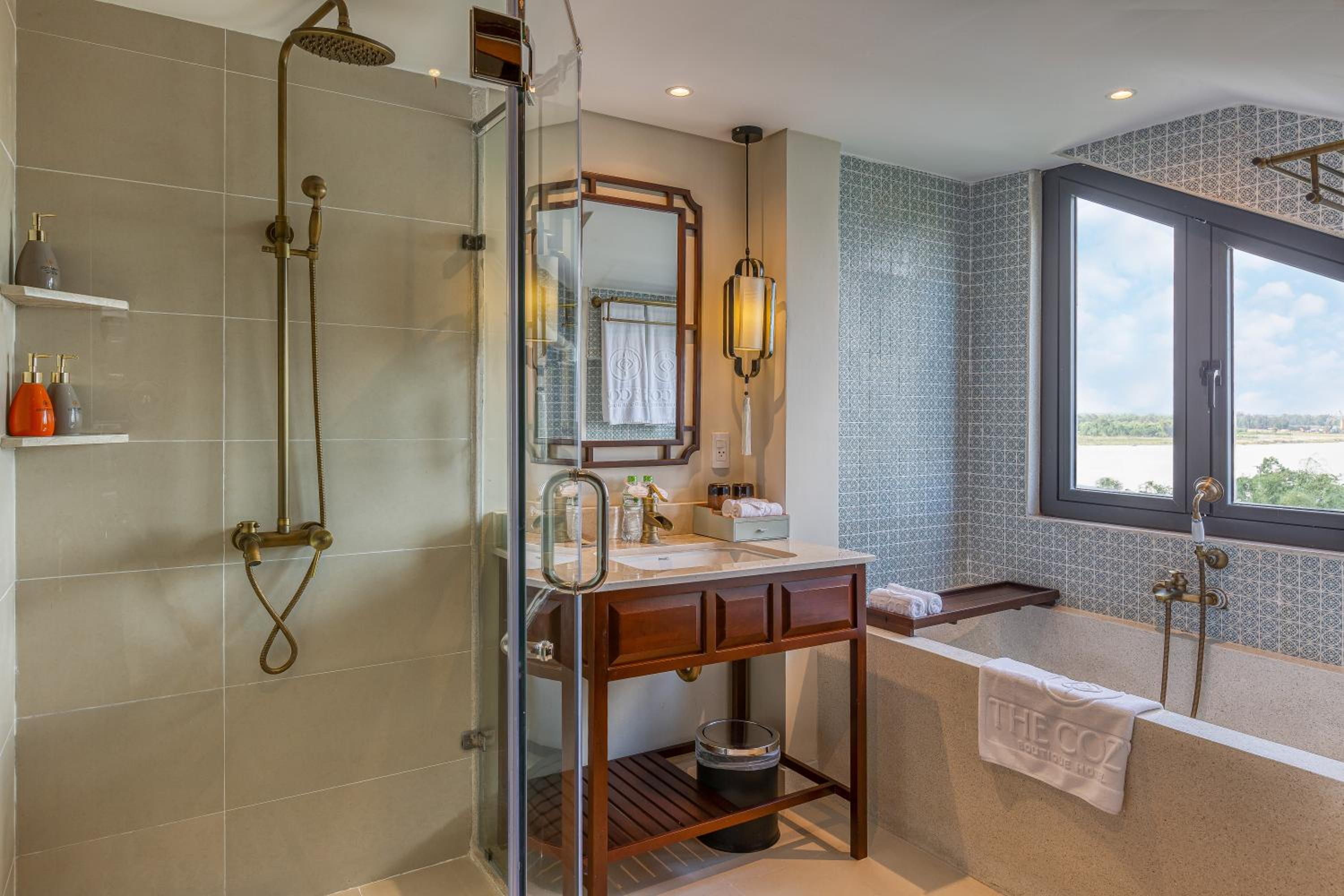 Savvy King/Twin Suite, Bathtub, Balcony with Riverside View - Photo 4