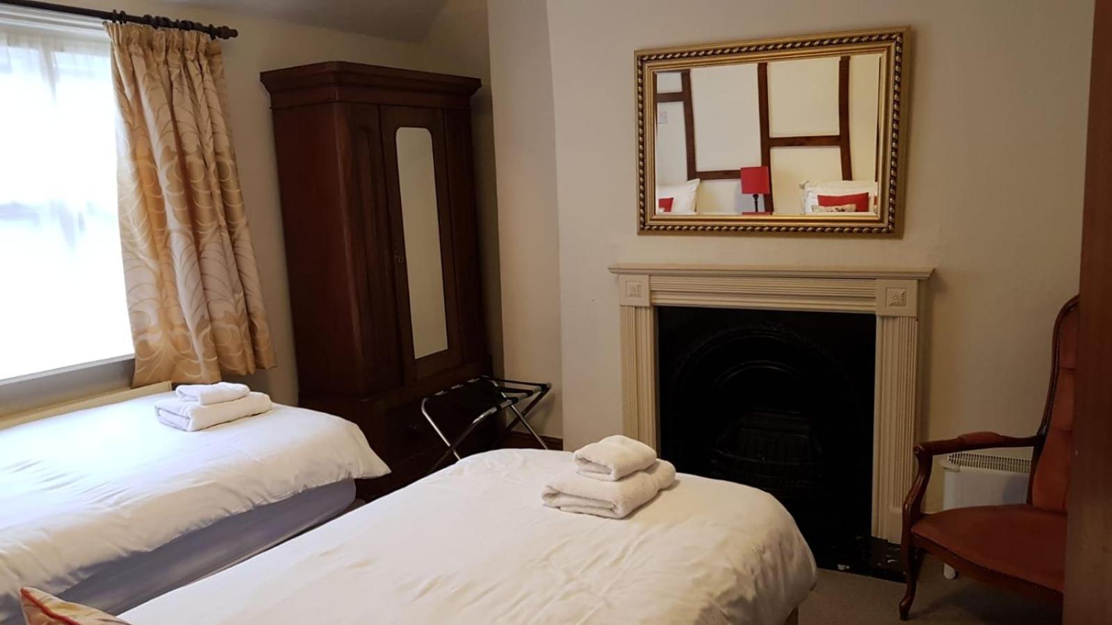 Double or Twin Room photo 3