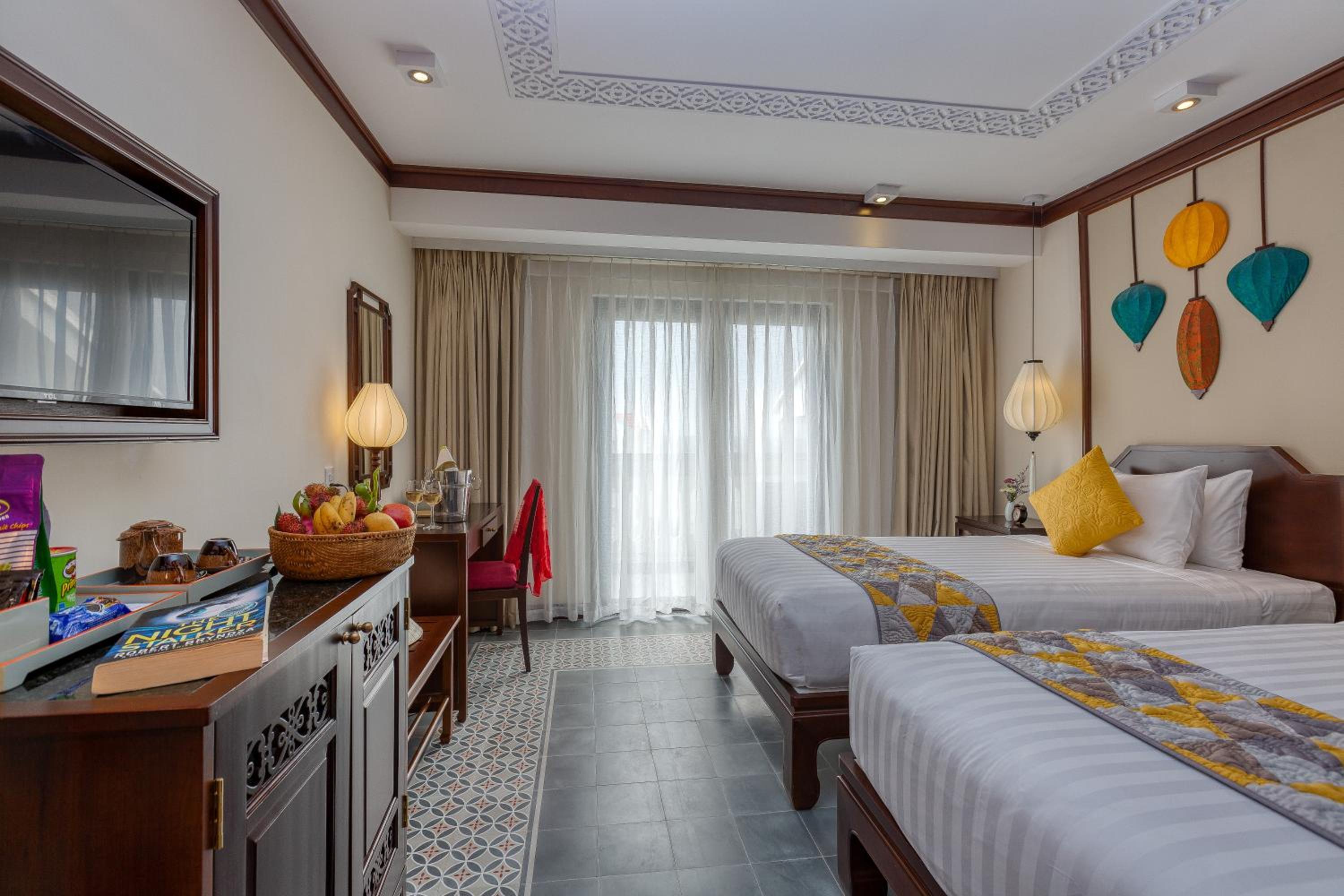 Savvy King/Twin Suite, Bathtub, Balcony with Riverside View - Photo 12