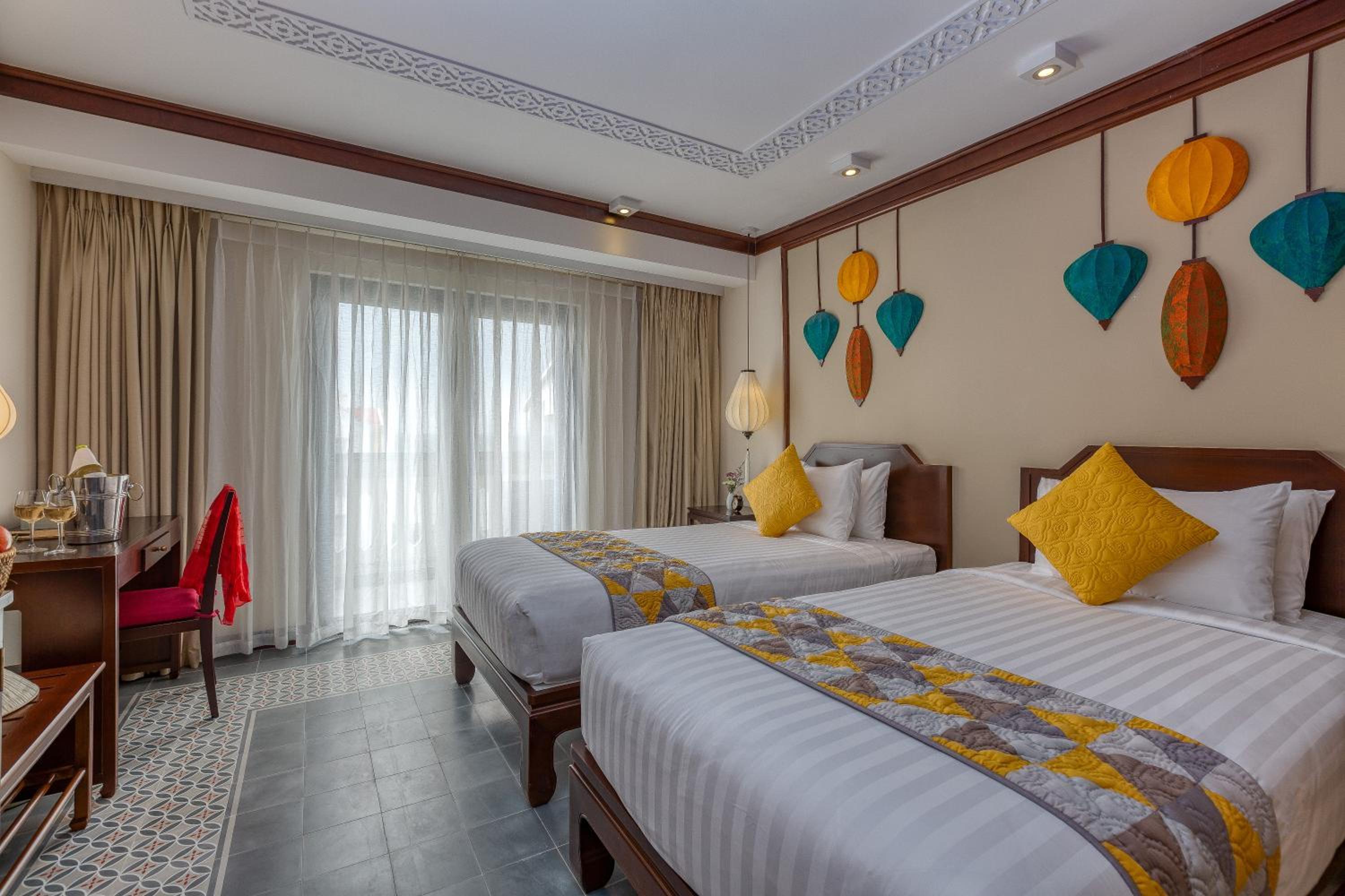 Savvy King/Twin Suite, Bathtub, Balcony with Riverside View - Photo 14
