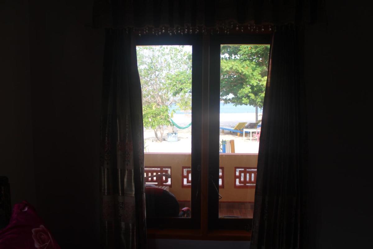 Queen Room with Sea View - Photo 4