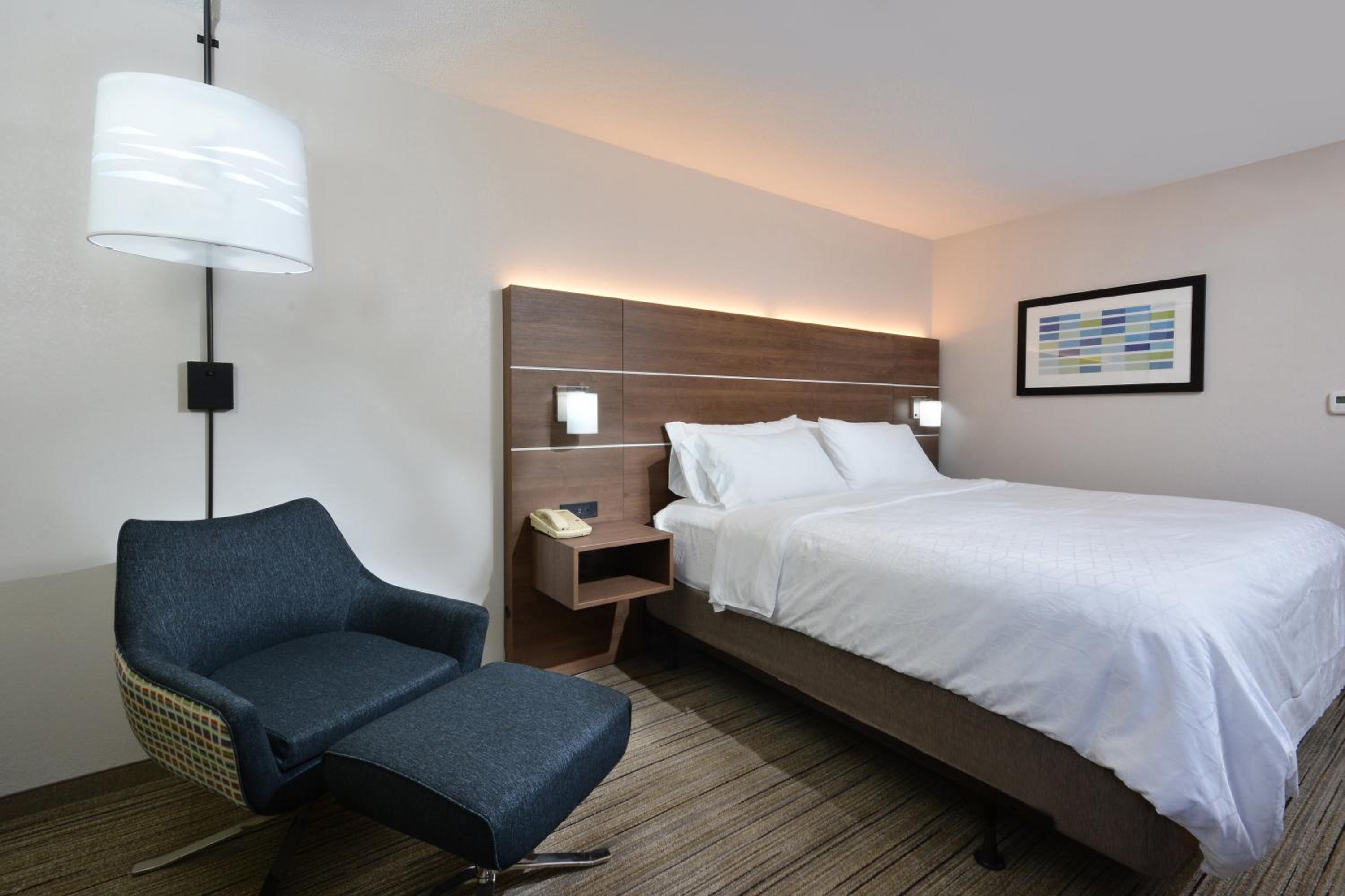 Standard King Room - Photo 4