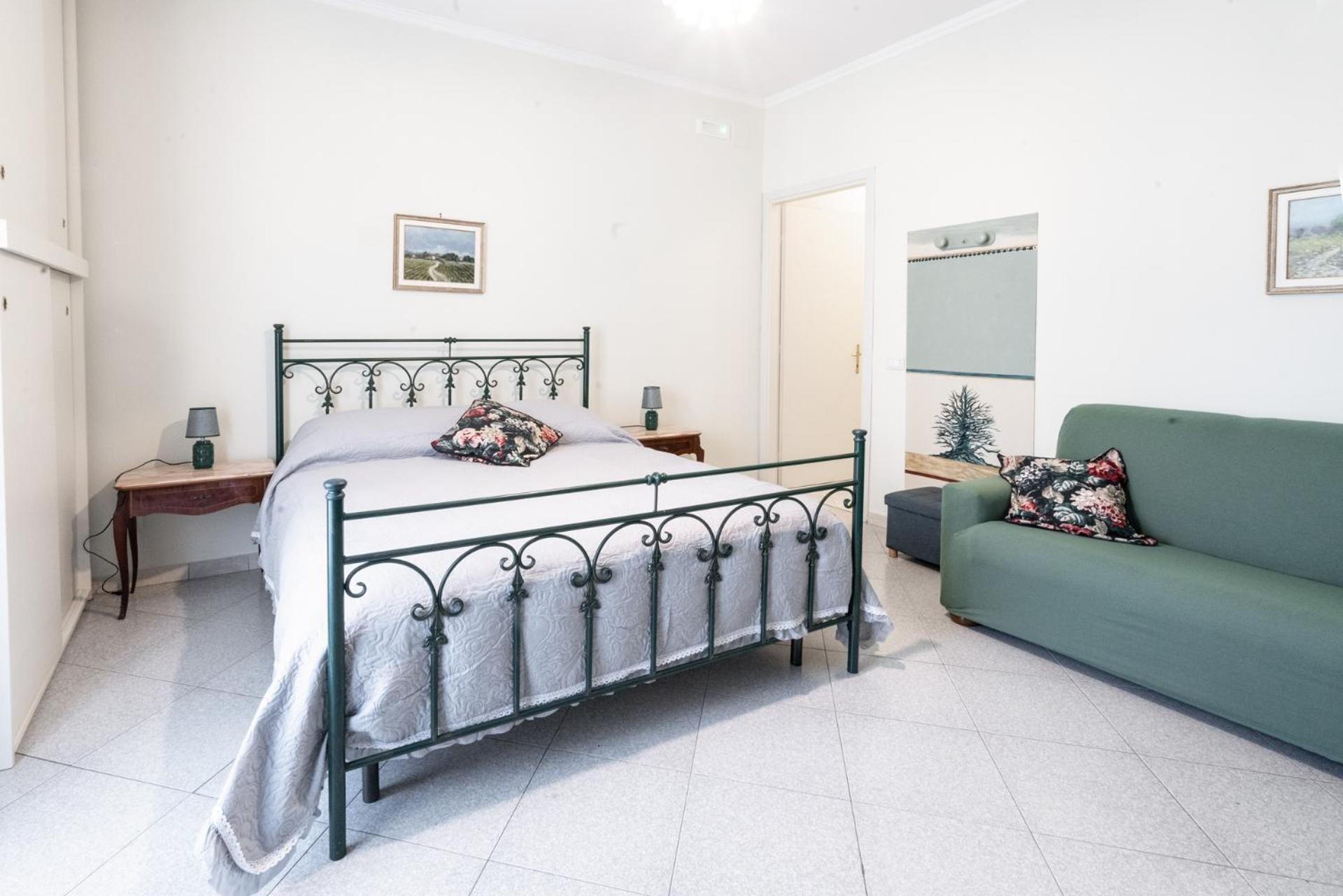 Two-Bedroom Suite - Photo 4