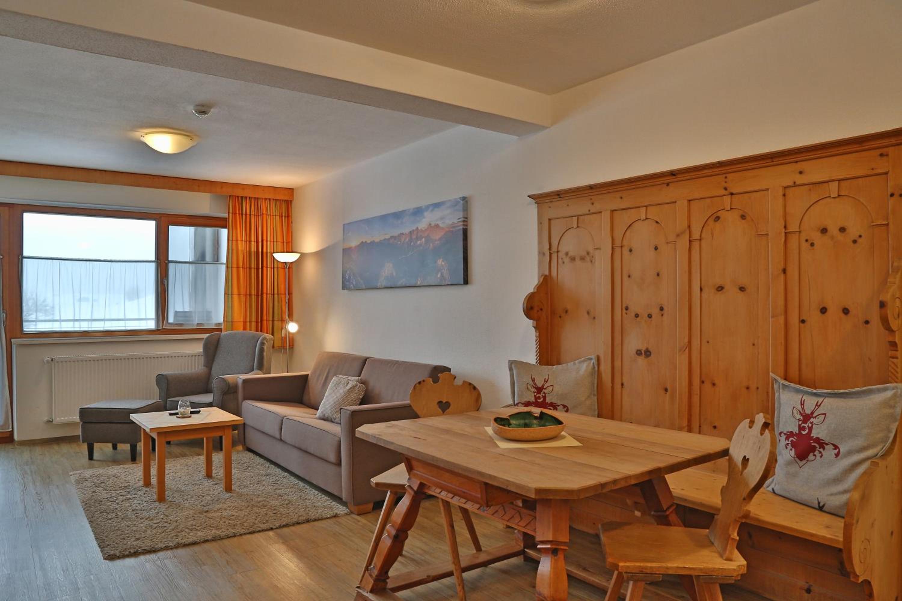 Two-Bedroom Apartment with Balcony photo 3