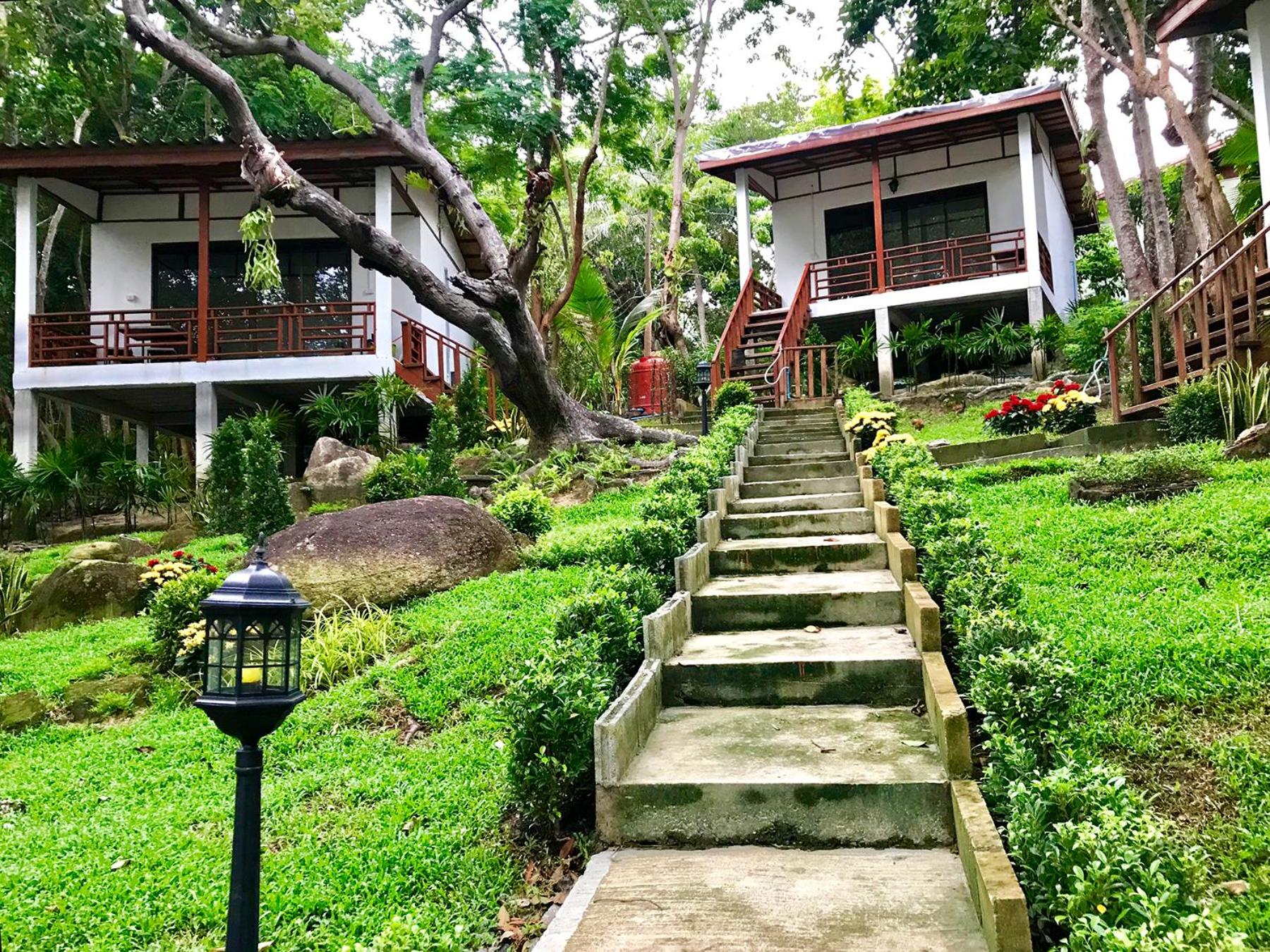 Deluxe Bungalow with Garden View photo 2