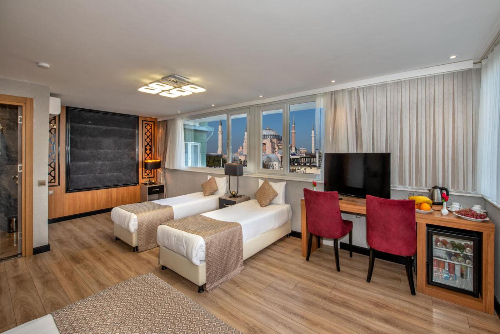 Family Room with Sea View photo 2