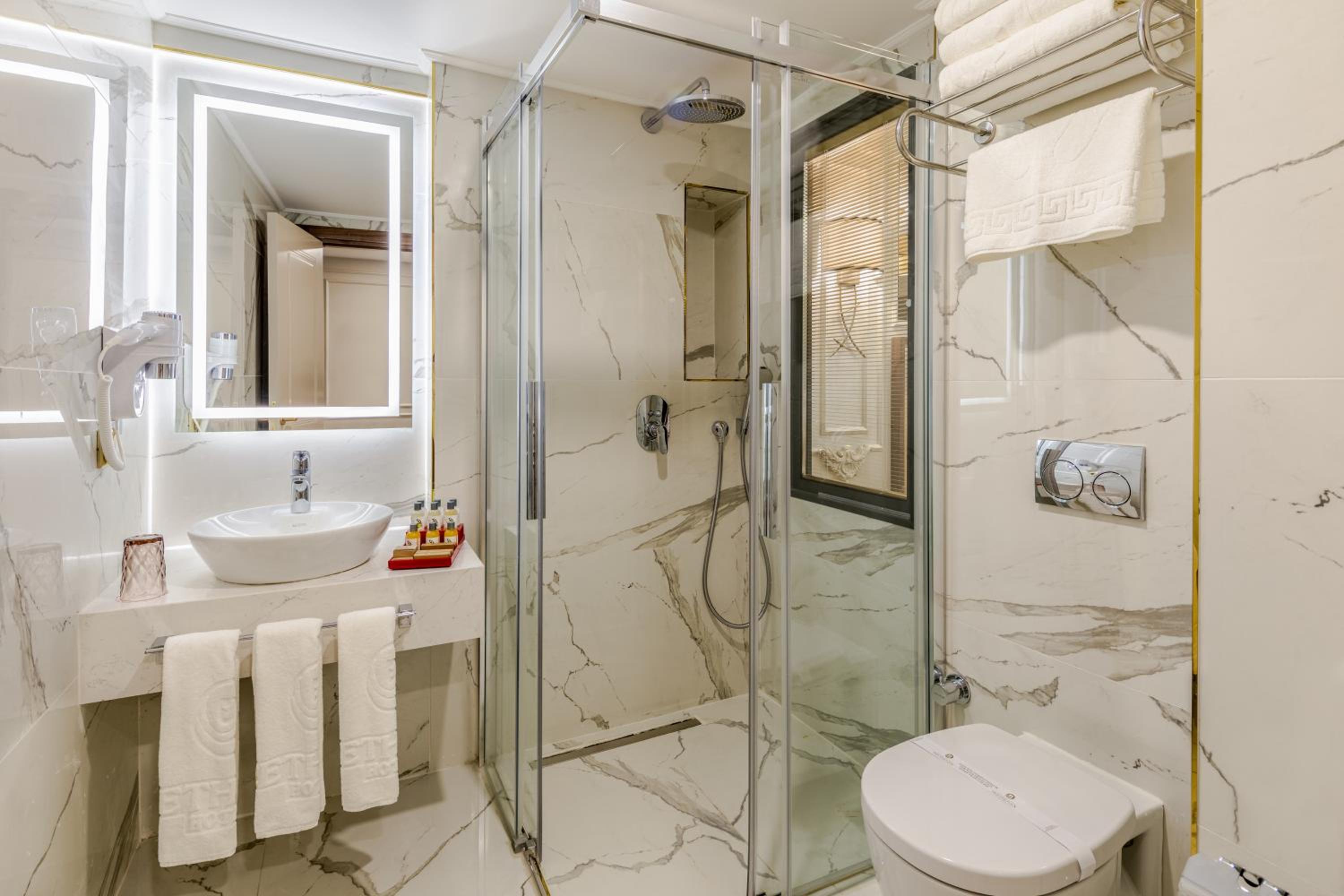 Deluxe Triple Room photo 2