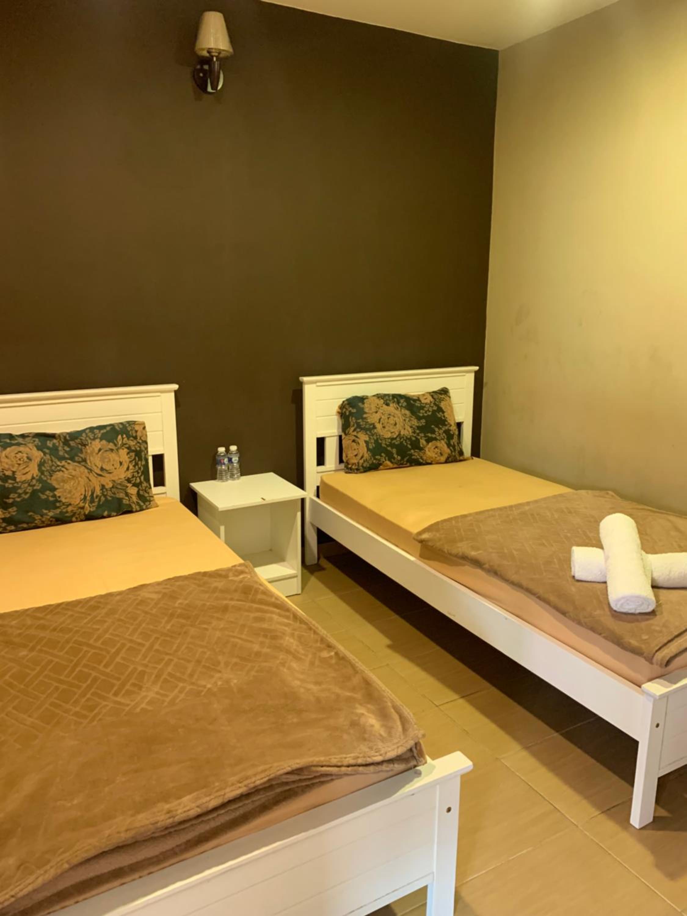 Standard Twin Room with Shared Bathroom