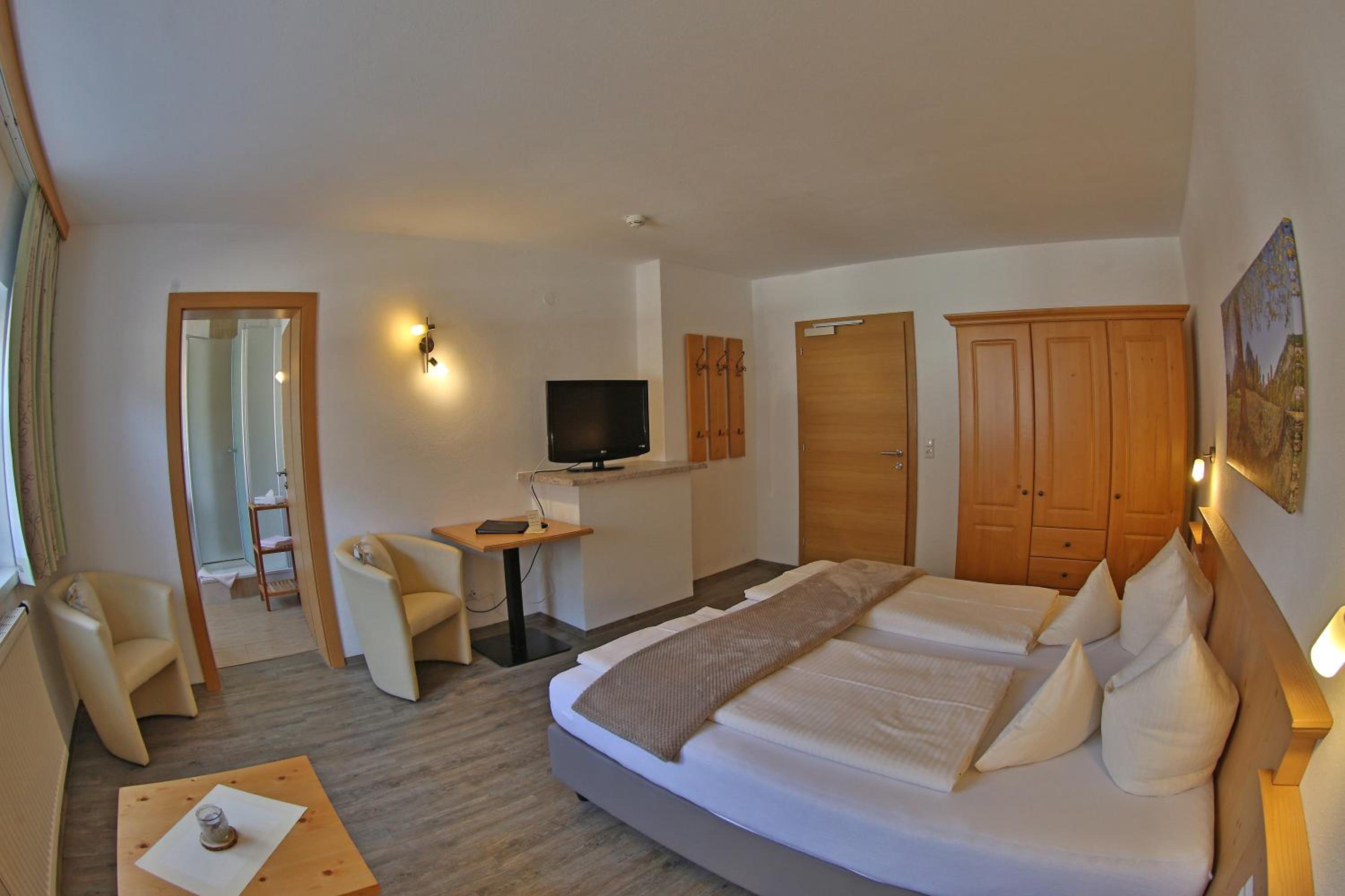 Double Room - Photo 9