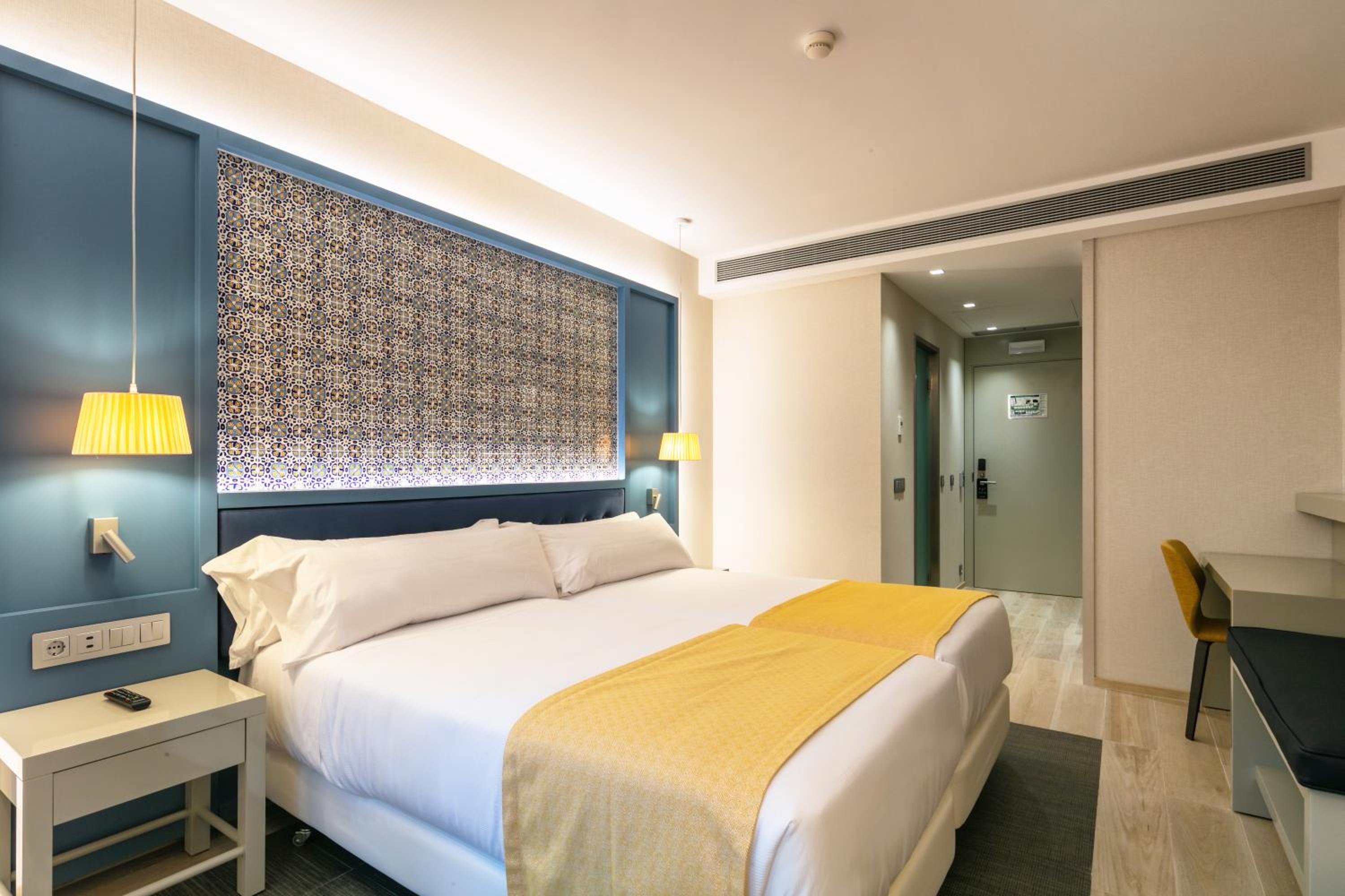 Double or Twin Room - Photo 3