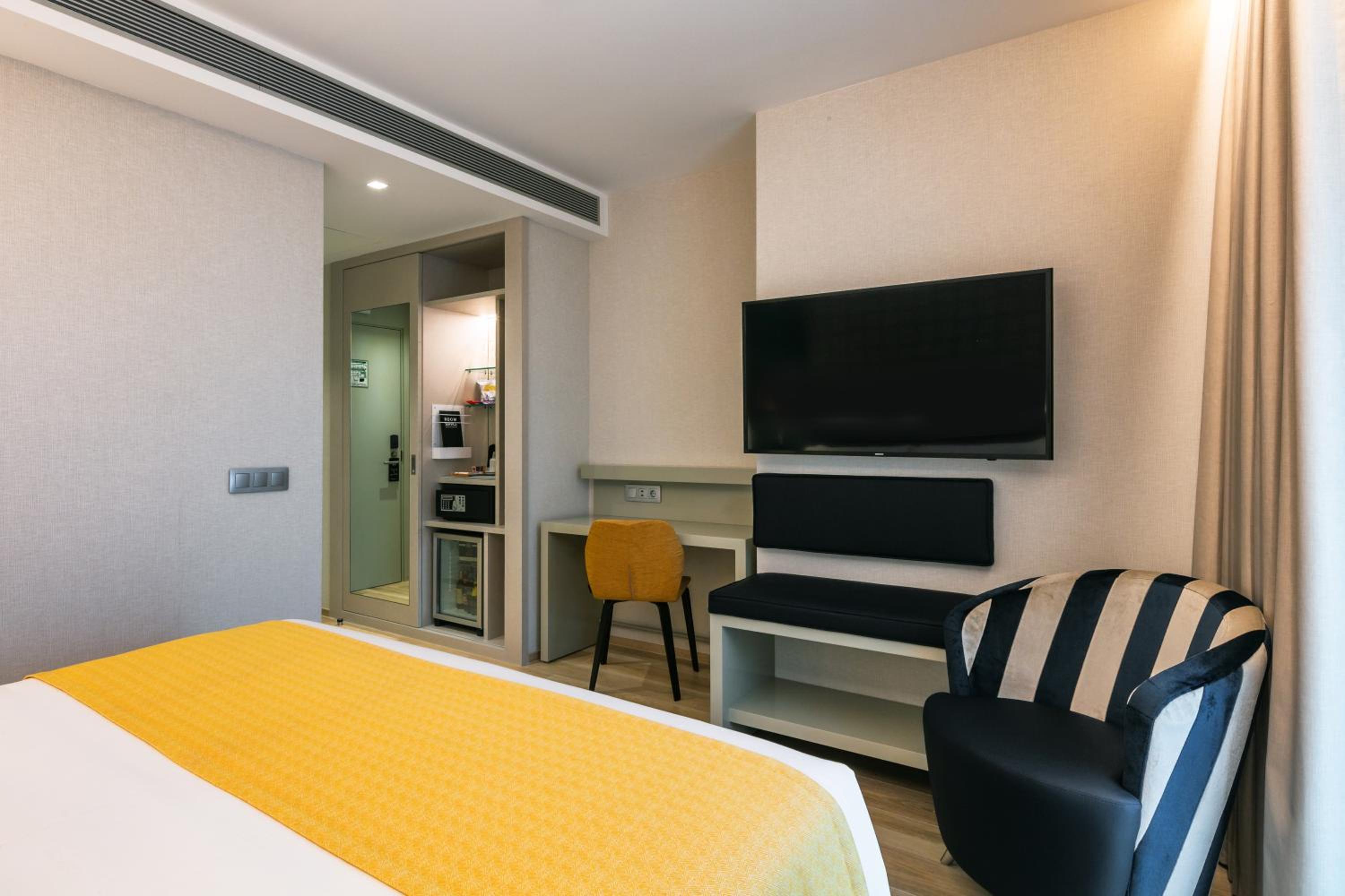Double or Twin Room - Photo 2