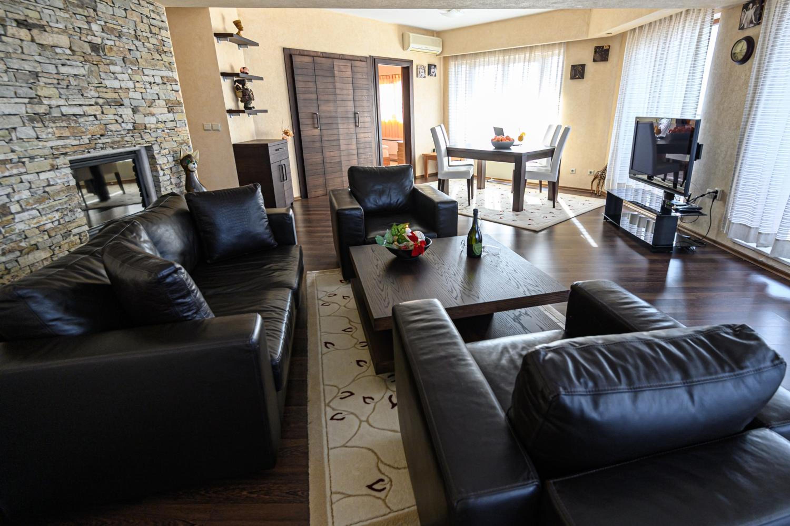 Two-Bedroom Deluxe Apartment with Garden View photo 1