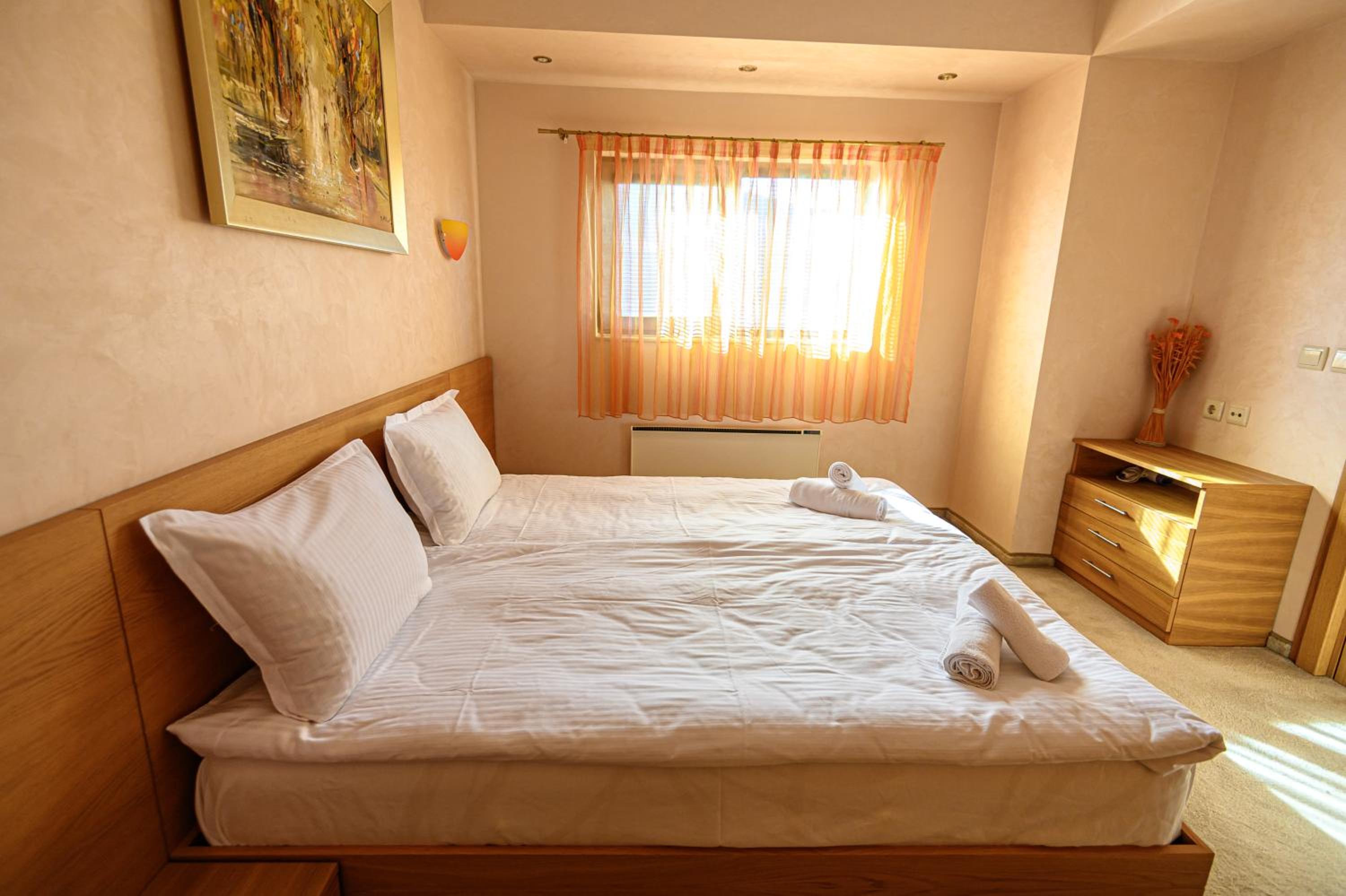 Two-Bedroom Deluxe Apartment with Garden View photo 2