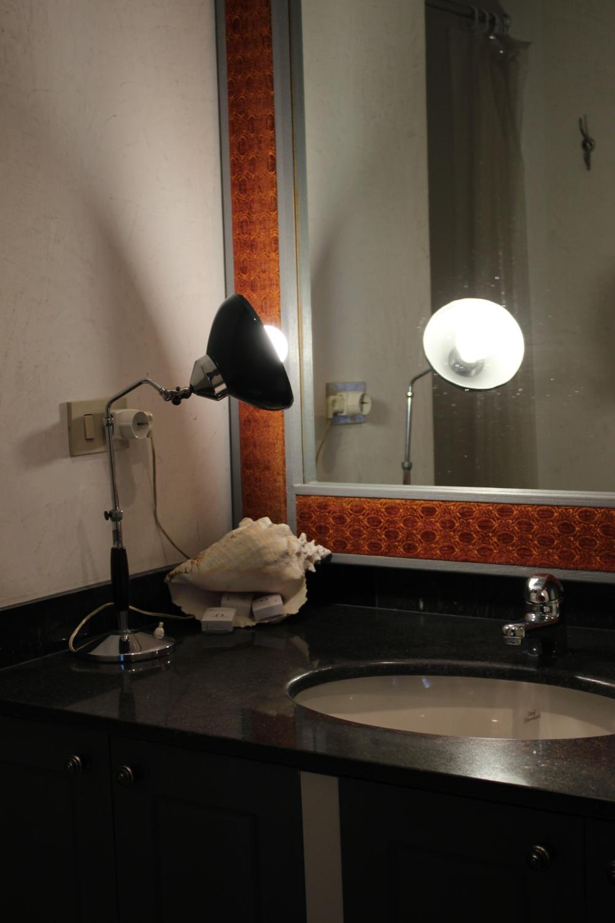 Deluxe King Suite - Photo 2