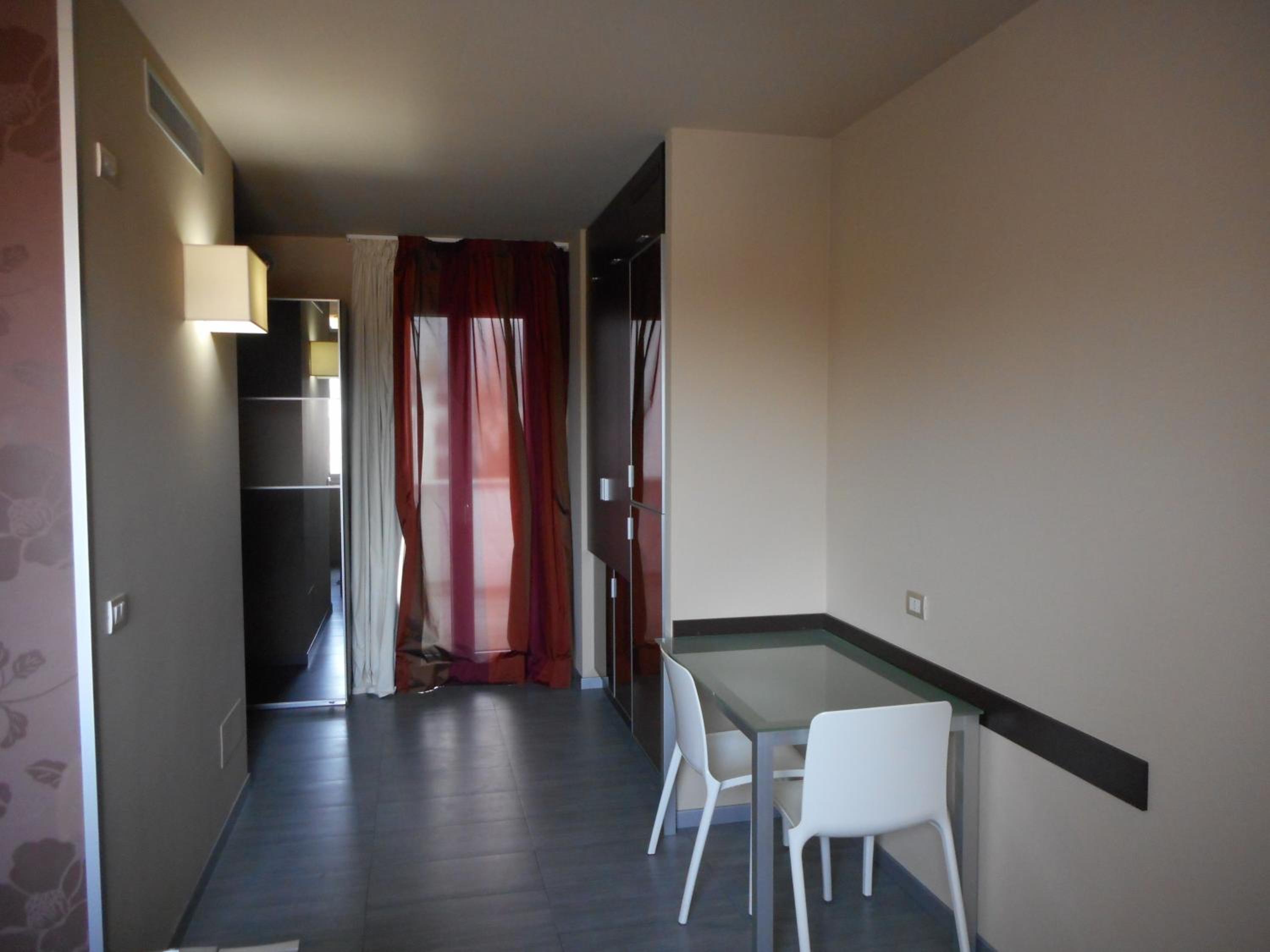 Studio Apartment - Photo 15